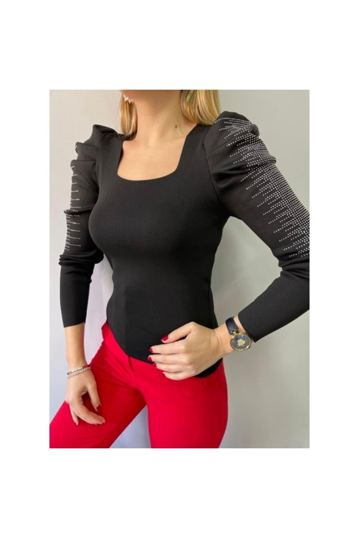 Siyah Omuz Taş Detaylı Kare Yaka Triko