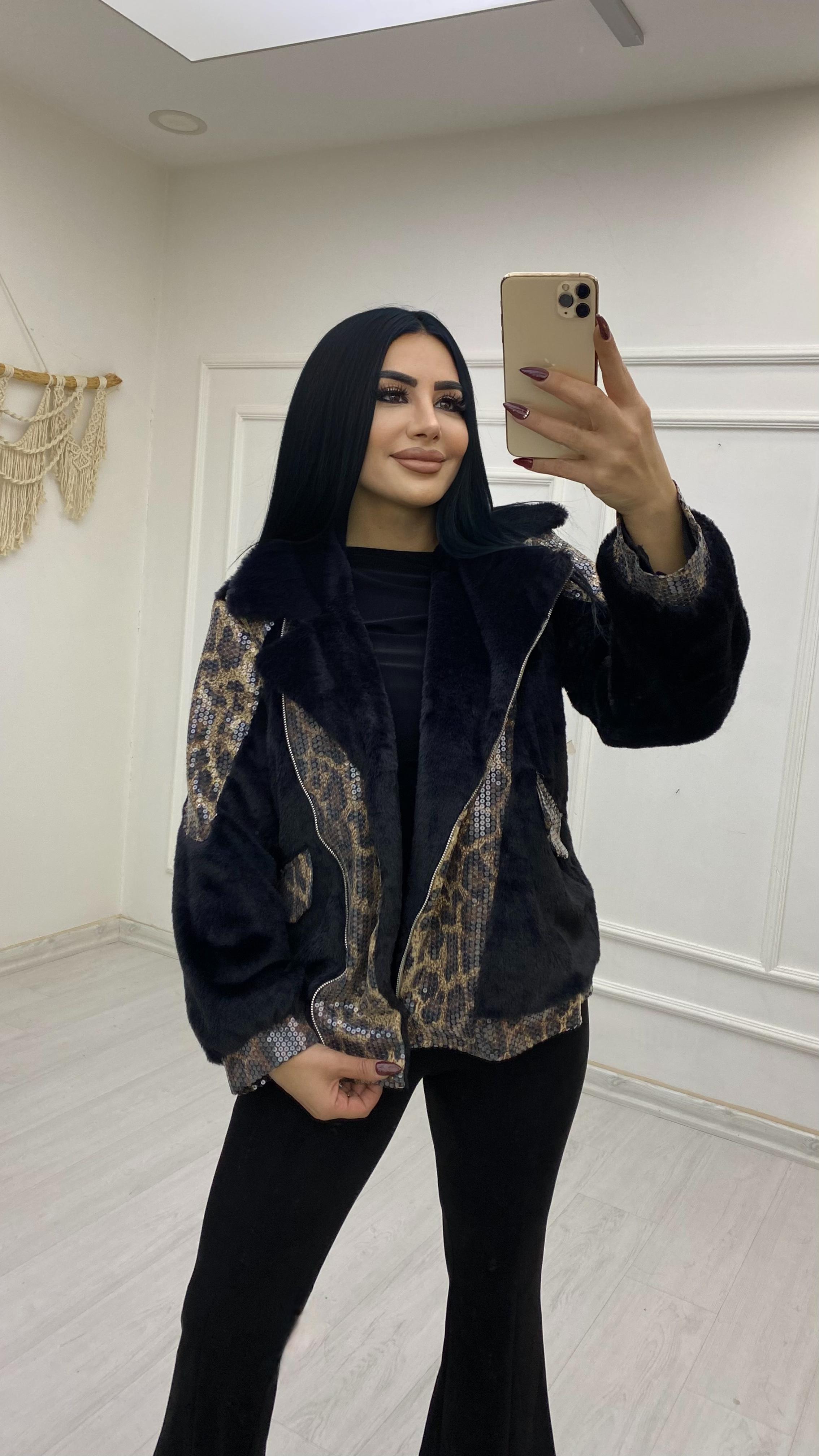 Siyah Payetli Leapoar Detaylı İçi Astarlı Mont