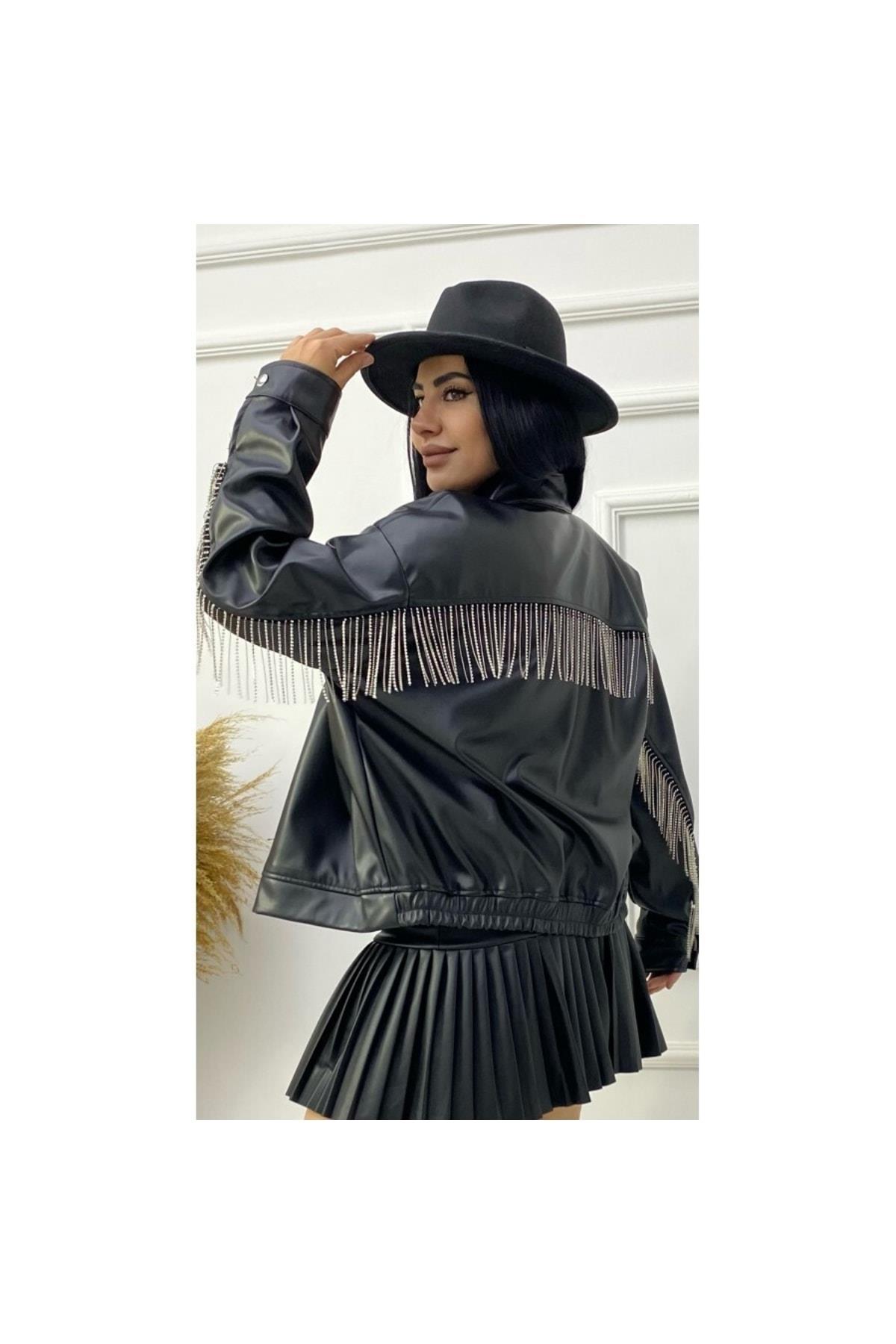 Taş Püsküllü Tasarım Siyah Deri Ceket