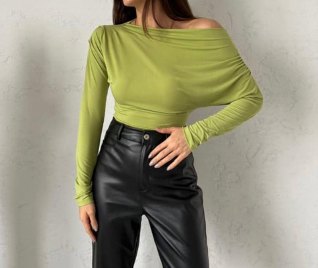 Yarasa Kol Omuzu Düşük Yeşil Bluz