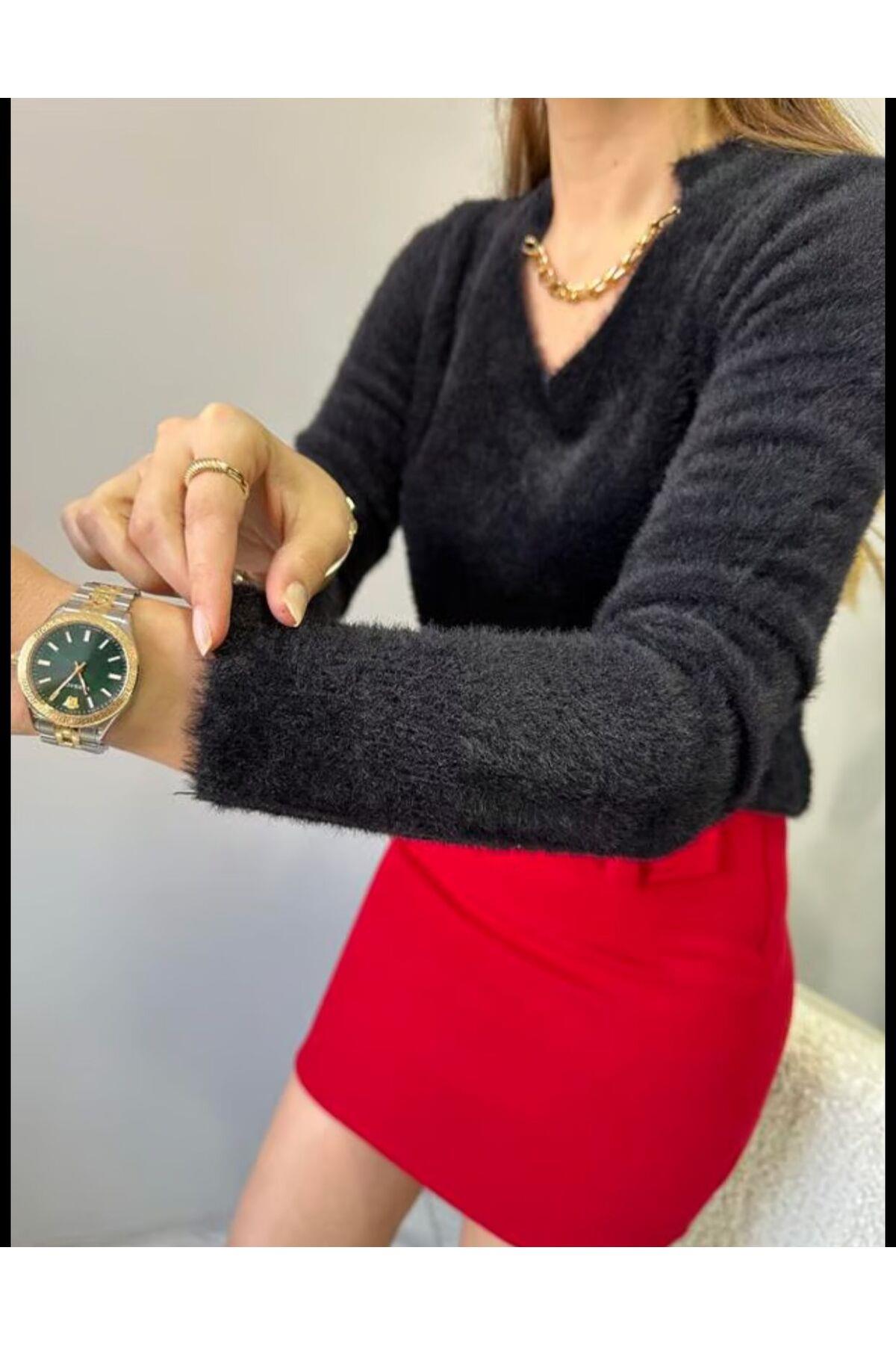 Zincir Detaylı Siyah Yumoş Kazak