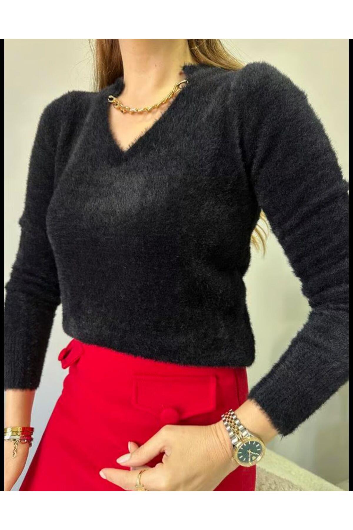 Zincir Detaylı Siyah Yumoş Kazak