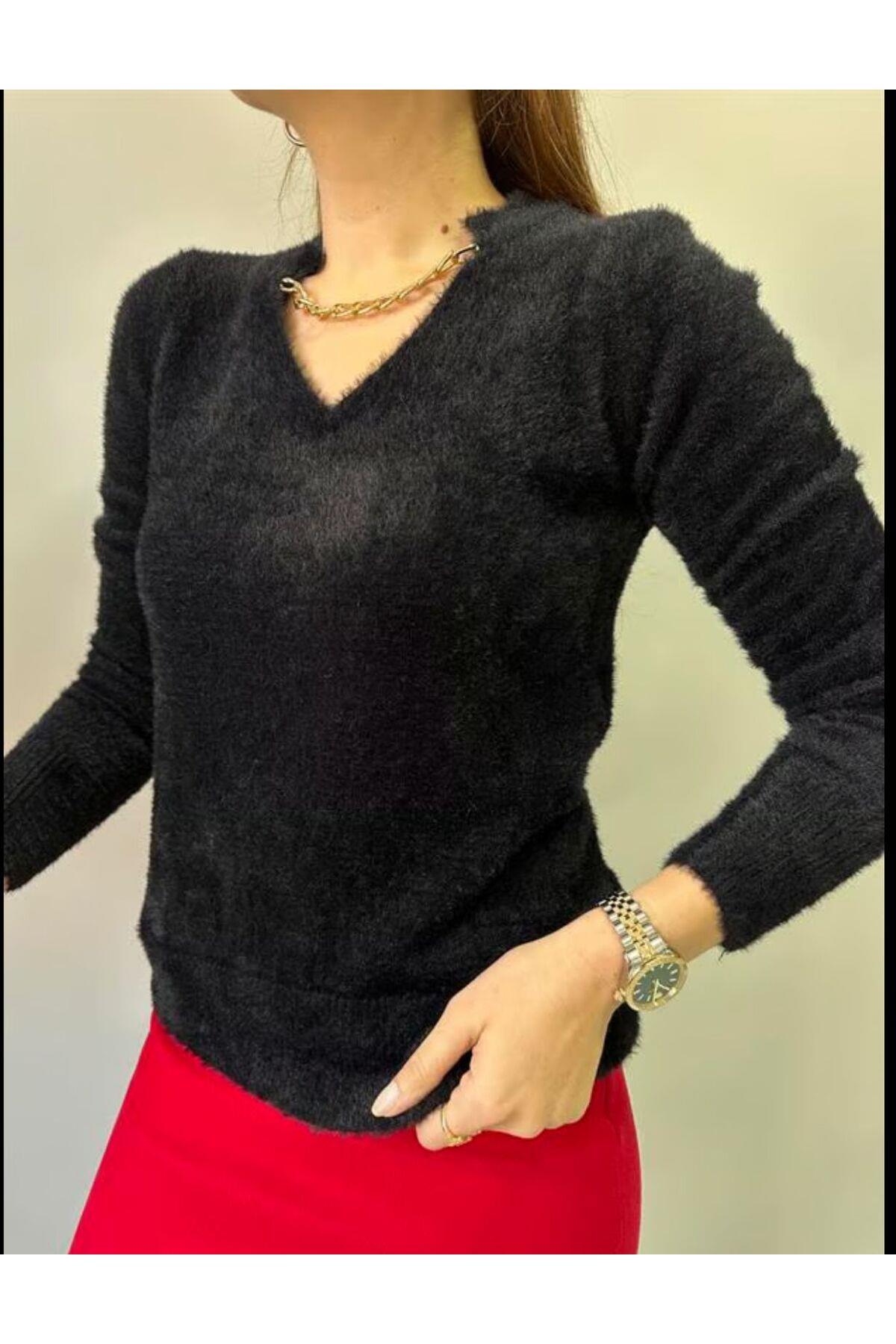 Zincir Detaylı Siyah Yumoş Kazak