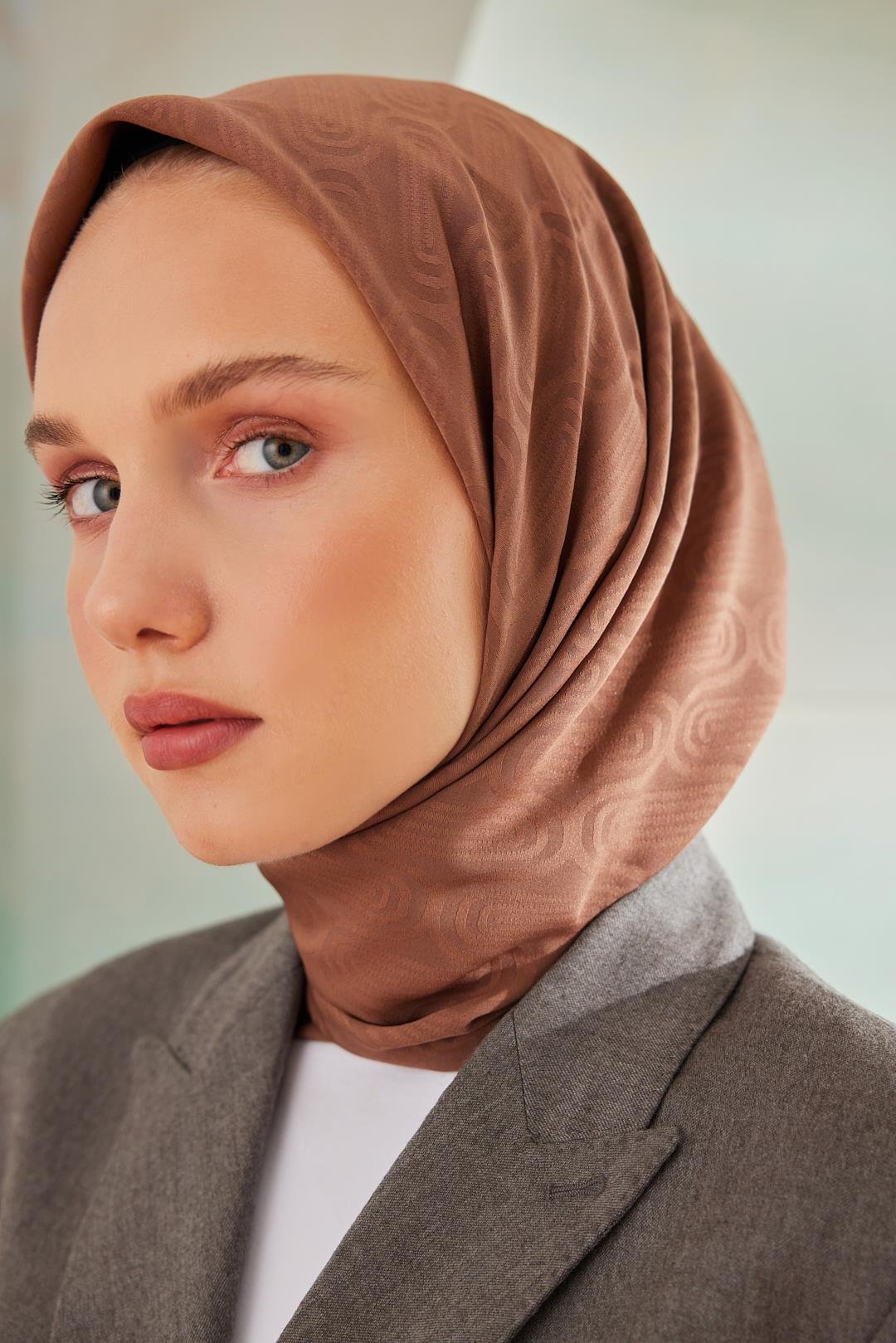 DÜZ CAPRİ SARMAL EŞARP SÜTLÜ KAHVE