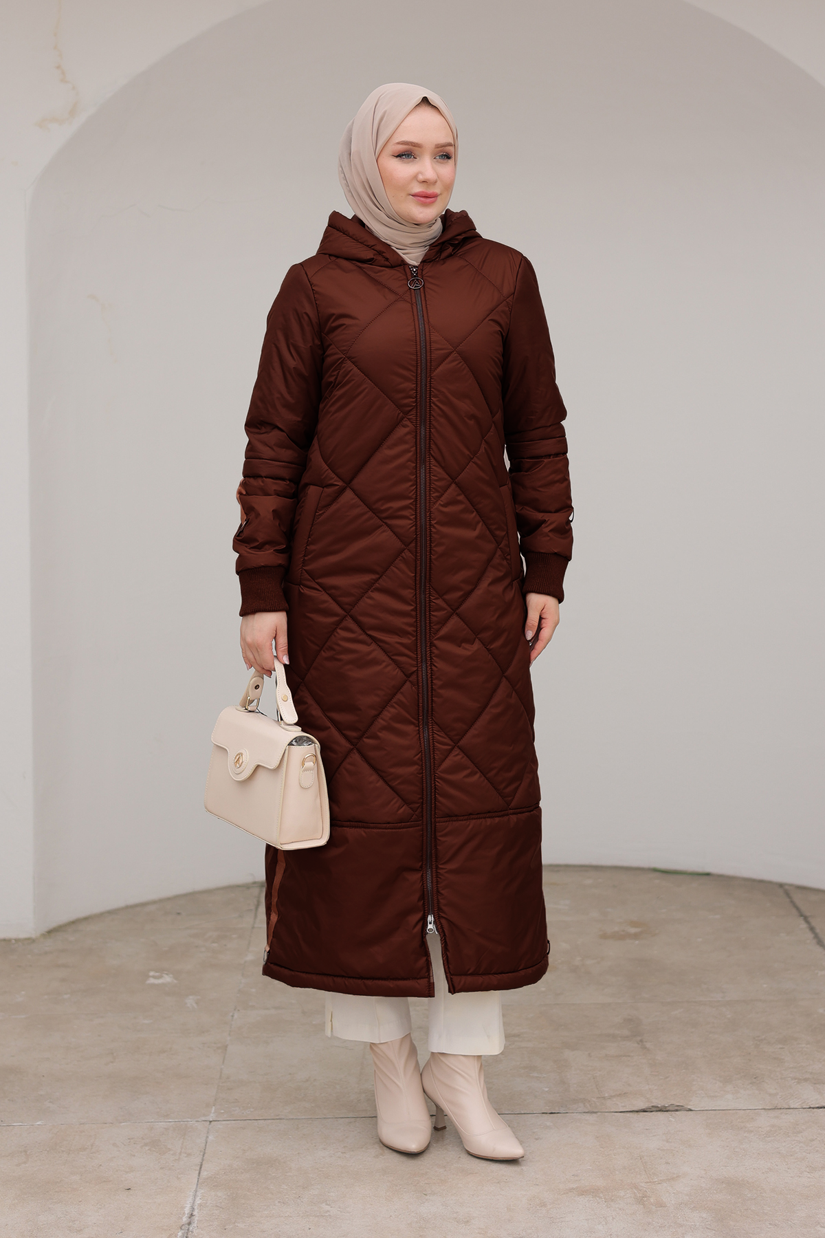 ARMİNE TREND Boydan Fermuarlı Şişme Kapitone Desenli Mont Bordo 24KT710