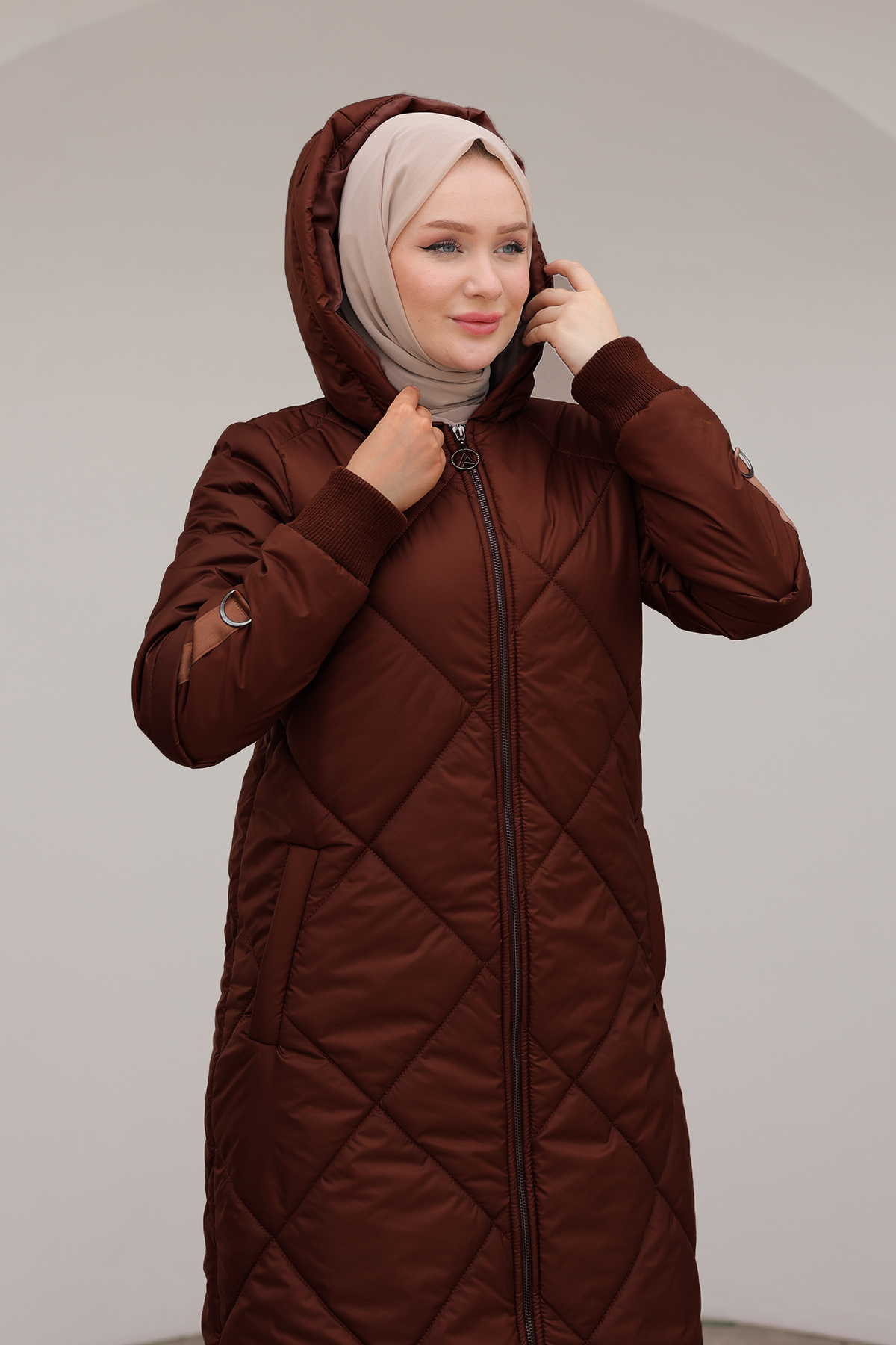 ARMİNE TREND Boydan Fermuarlı Şişme Kapitone Desenli Mont Bordo 24KT710