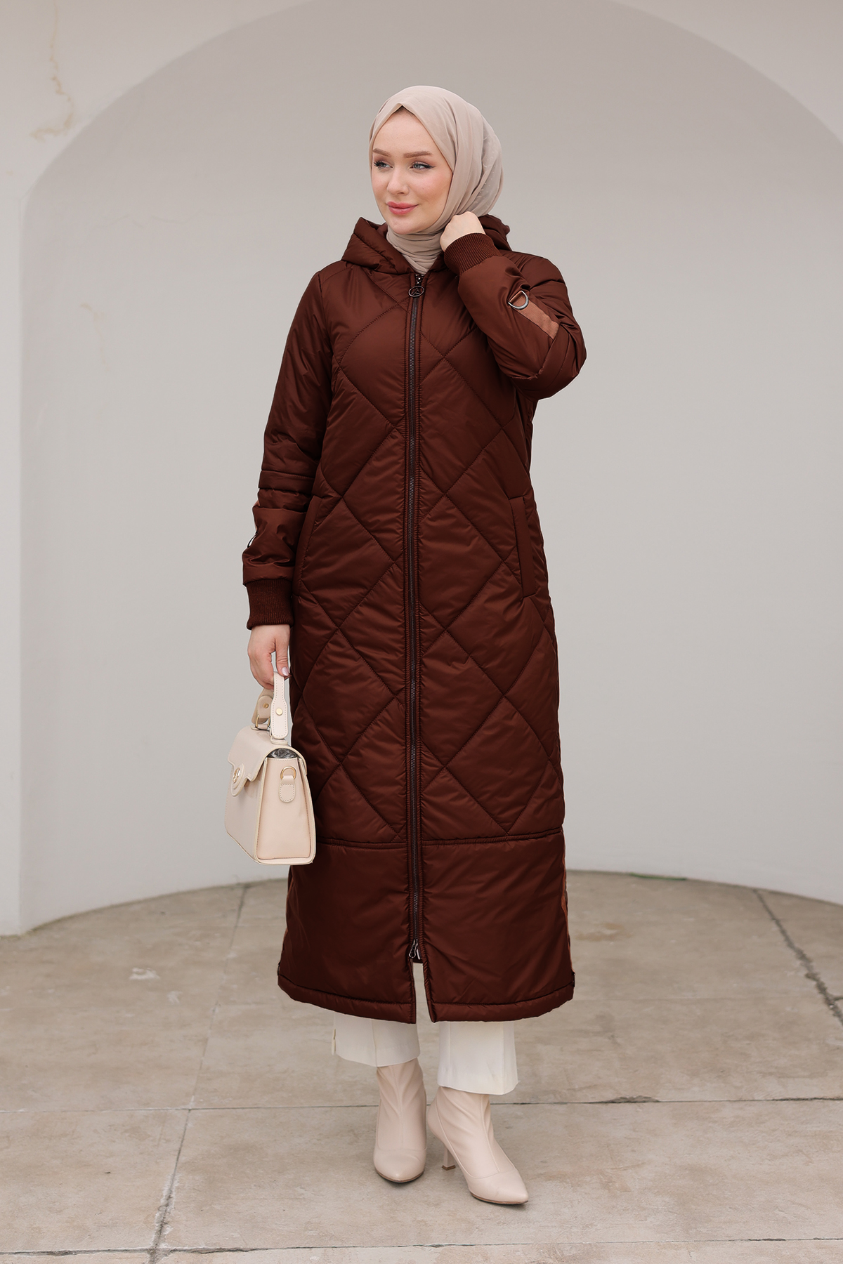 ARMİNE TREND Boydan Fermuarlı Şişme Kapitone Desenli Mont Bordo 24KT710