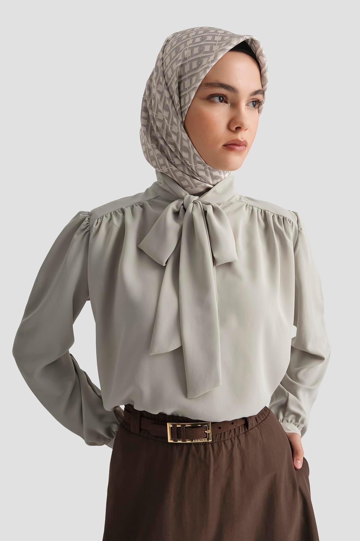 ARMİNE TREND Boyun Kurdele Desenli Tunik-Gri 25YT303