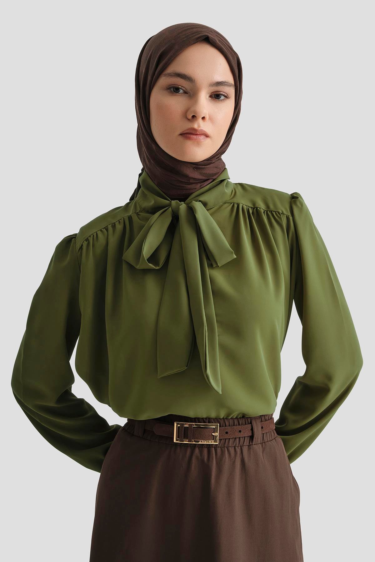 ARMİNE TREND Boyun Kurdele Desenli Tunik-Yağ Yeşili 25YT303