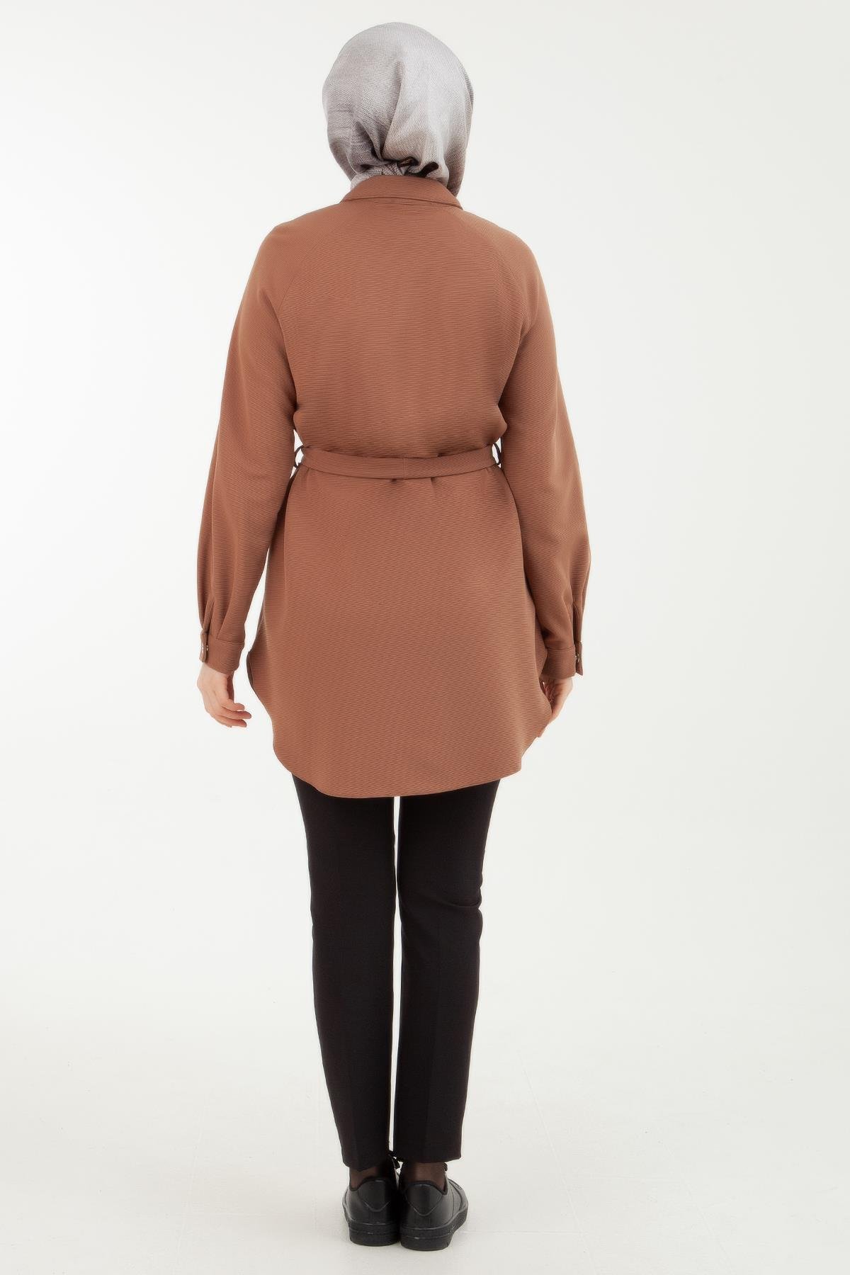 ARMİNE TREND Çıtçıt Detaylı Belden Bağlamalı Tunik-Camel 23KT401