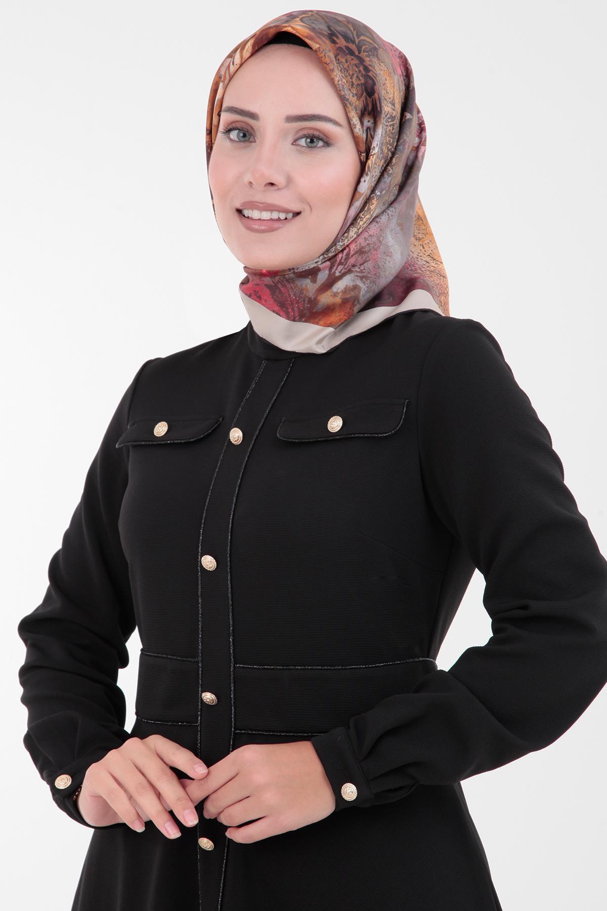 ARMİNE TREND Düğme Aksesuarlı Arkadan Fermuarlı Örme Kumaş Elbise-Siyah 23KT902