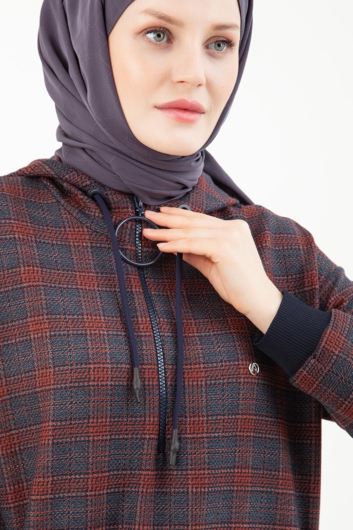ARMİNE TREND Ekose Desenli Önden Fermuarlı Kapüşonlu Tunik-Bordo 23KT443