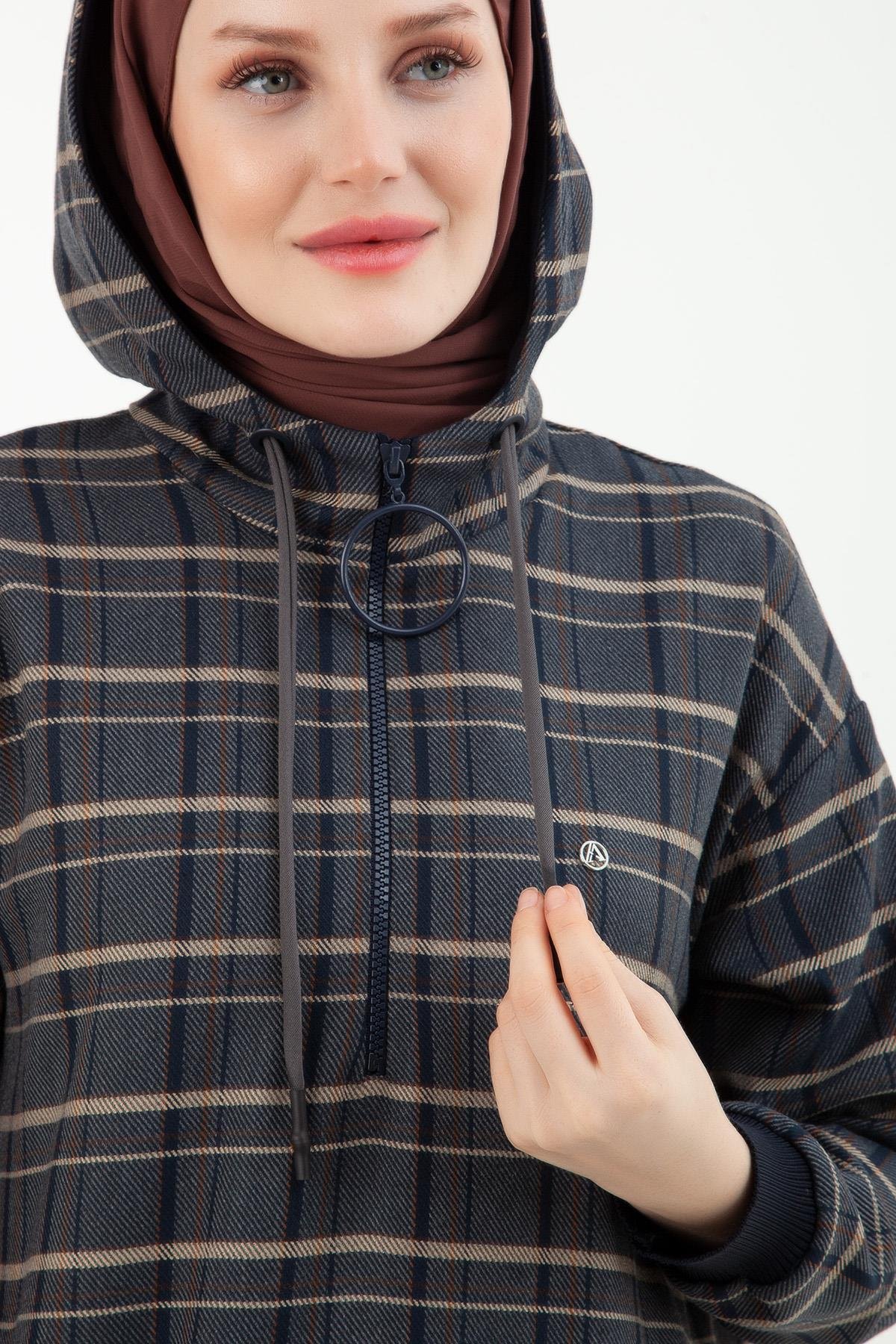 ARMİNE TREND Ekose Desenli Önden Fermuarlı Kapüşonlu Tunik-Gri 23KT443