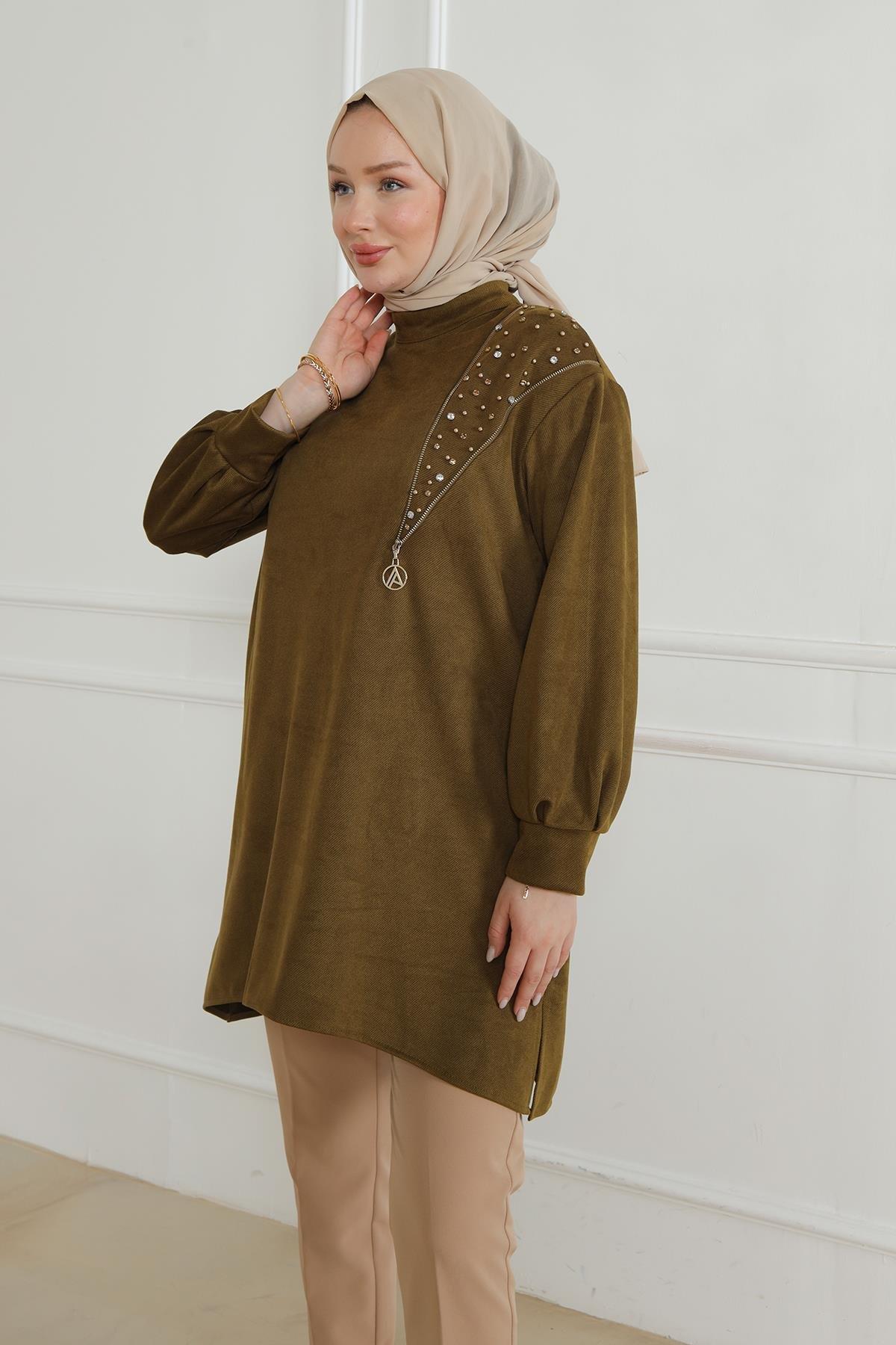 ARMİNE TREND Fermuar ve Taş Detaylı Kolları Ribanalı Tunik-Olive 24KT427