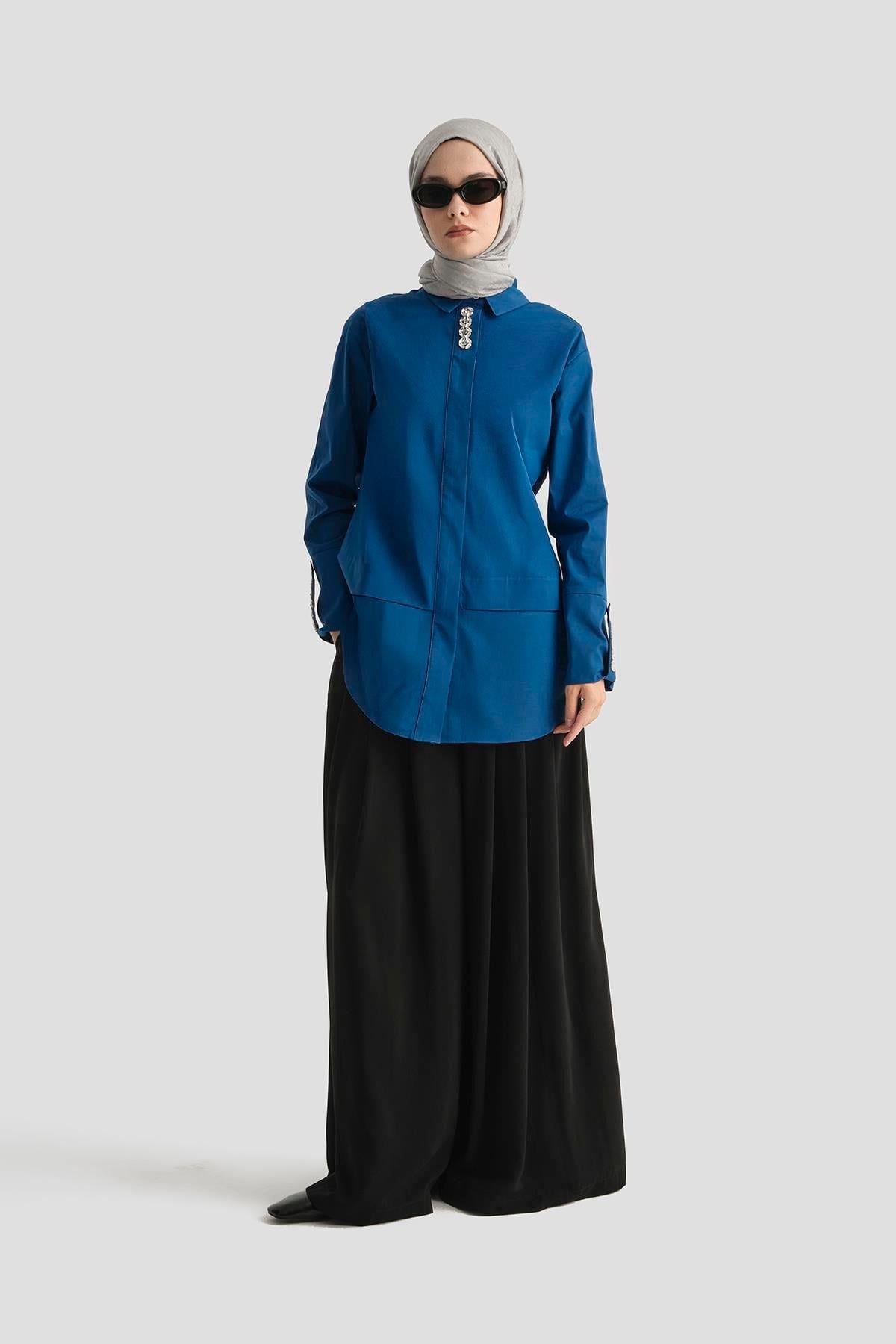 ARMİNE TREND Gizli Düğmeli Taş Detaylı Gömlek Yaka Tunik-İndigo 25YT4134