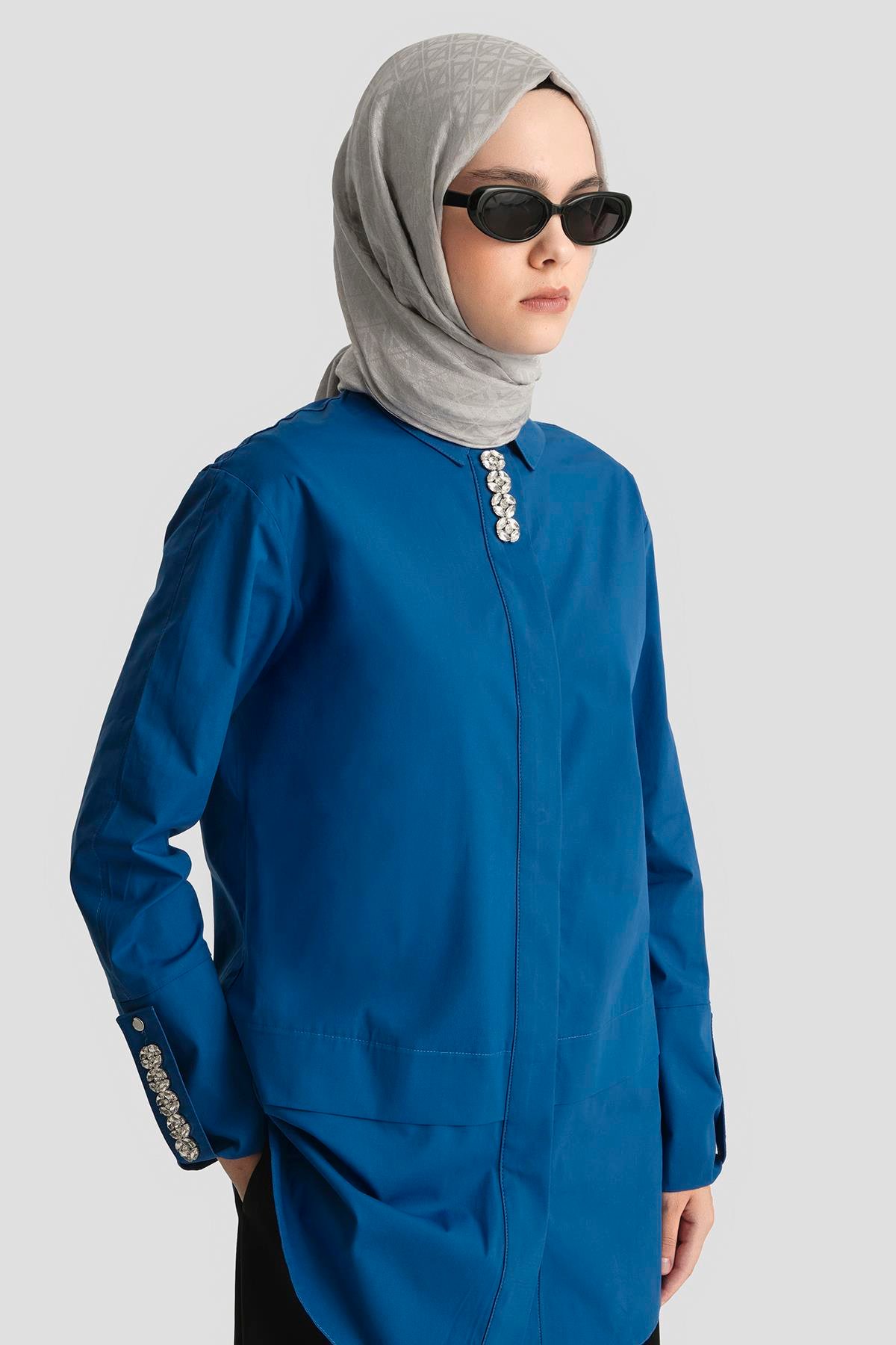 ARMİNE TREND Gizli Düğmeli Taş Detaylı Gömlek Yaka Tunik-İndigo 25YT4134