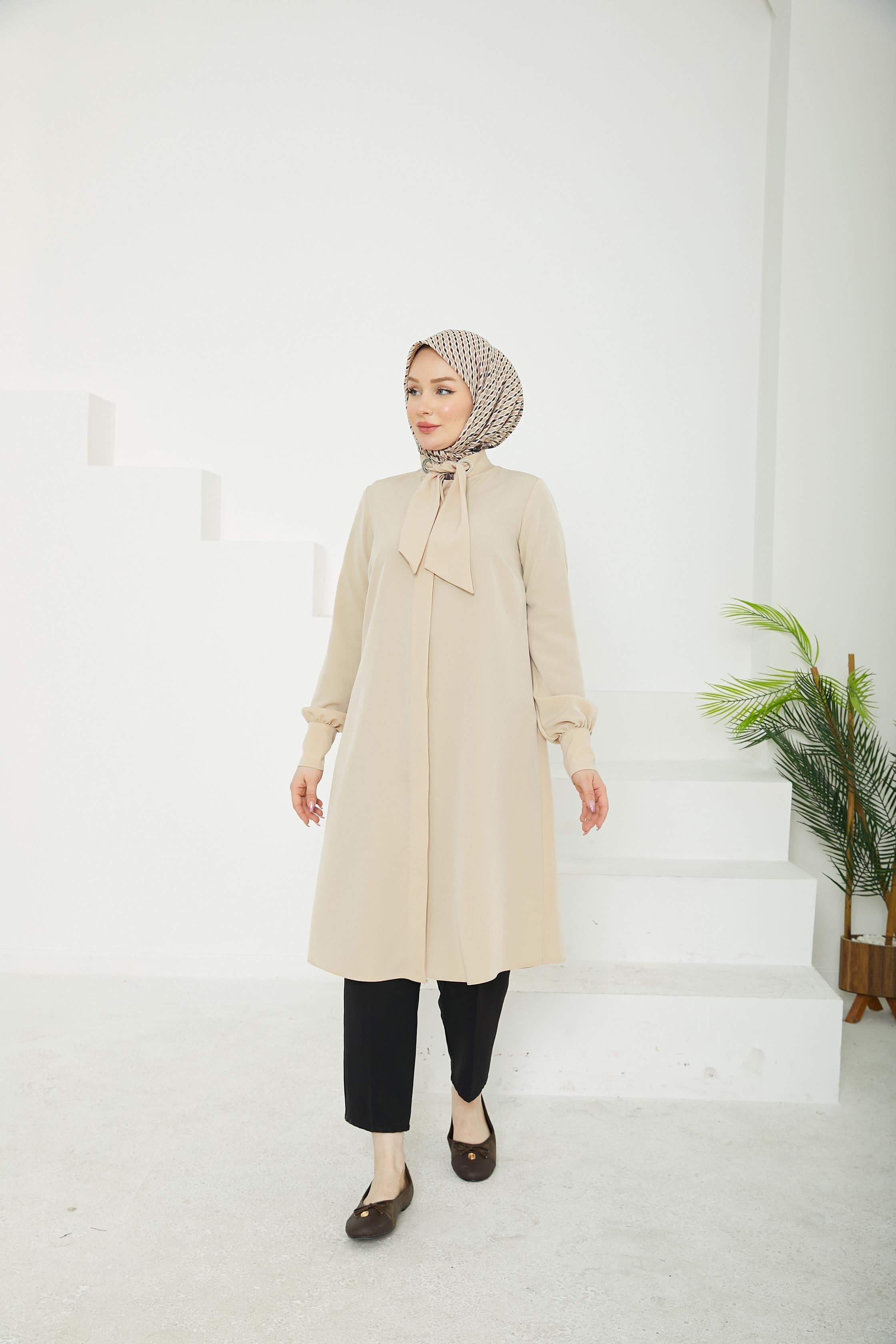 ARMİNE TREND Gizli Düğmeli Yakası Kurdele Detaylı Tunik-Açık Bej-25YT450
