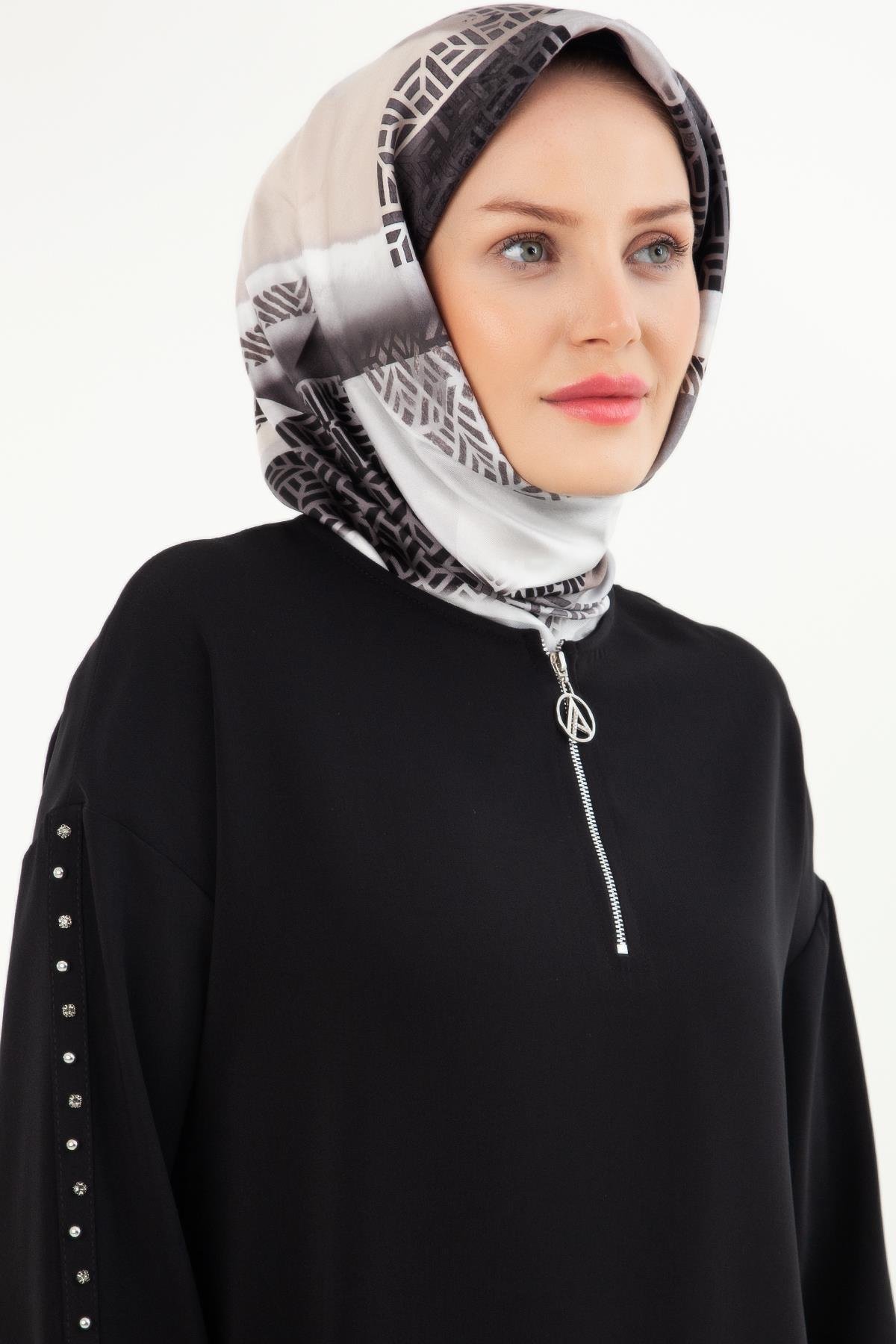 ARMİNE TREND Kolları Taş Detyalı Yakası Fermuarlı Pantolonlu İkili Takım-Siyah 23KT601