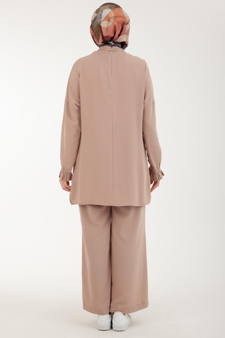 ARMİNE TREND Kolyeli, Kolları ve Etek ucu Piliseli Pantolonlu İkili Takım-Camel