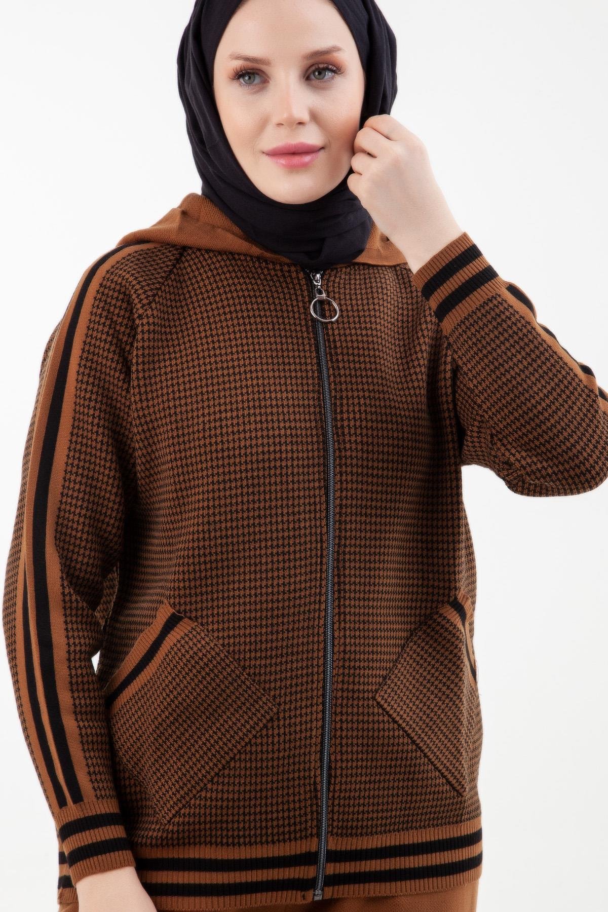 ARMİNE TREND Önü Fermuarlı Kapüşonlu Hırka ve Pantolonlu Triko Takım-Bisküvi 22KD4237