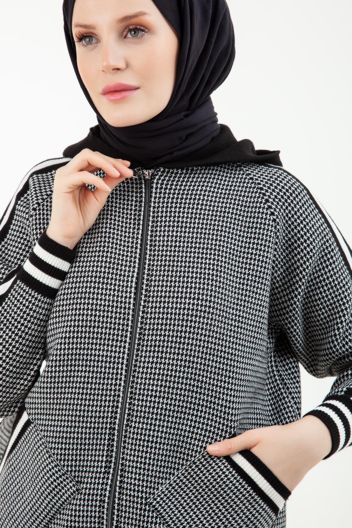 ARMİNE TREND Önü Fermuarlı Kapüşonlu Hırka ve Pantolonlu Triko Takım-Siyah 22KD4237