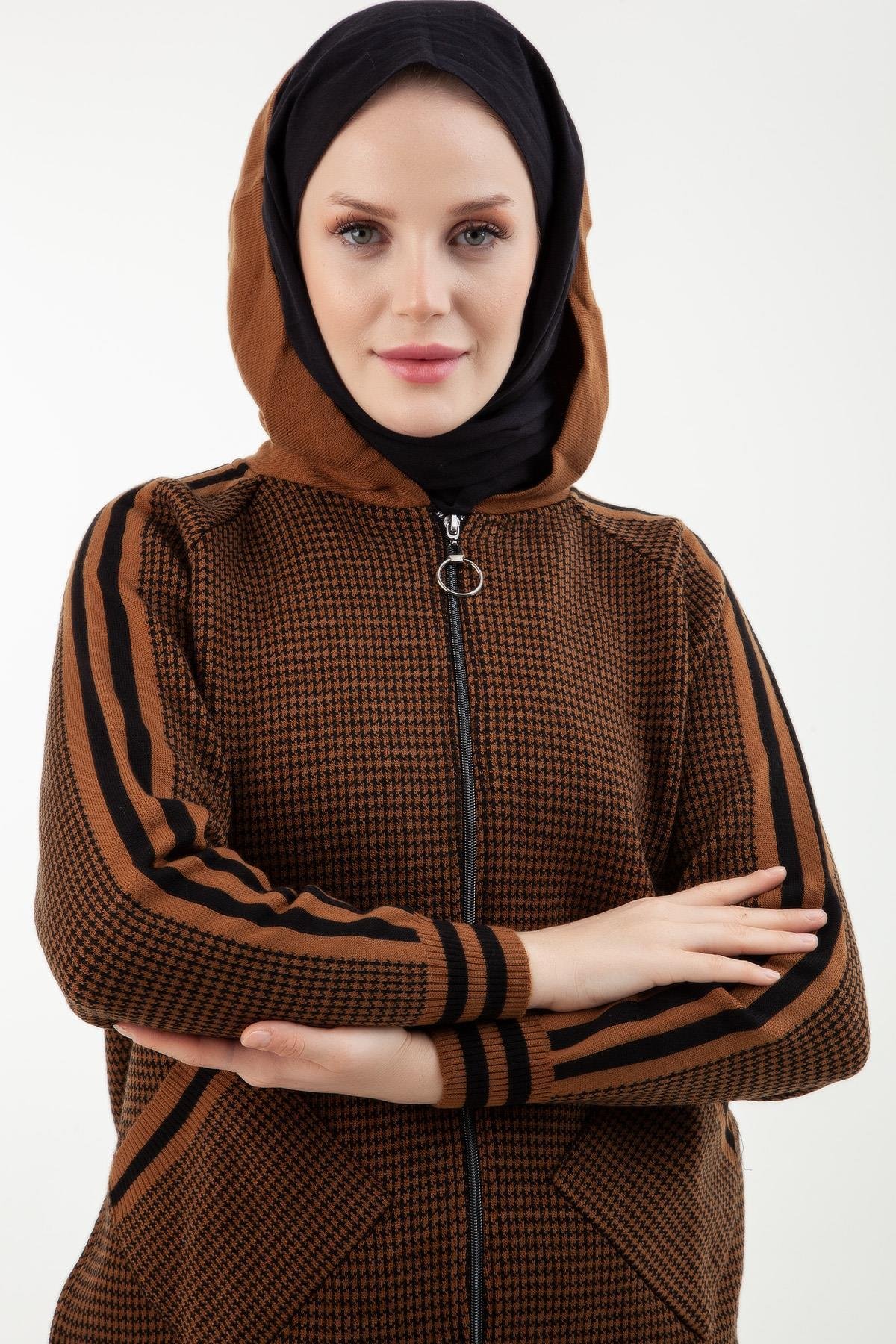 ARMİNE TREND Önü Fermuarlı Kapüşonlu Hırka ve Pantolonlu Triko Takım-Bisküvi 22KD4237