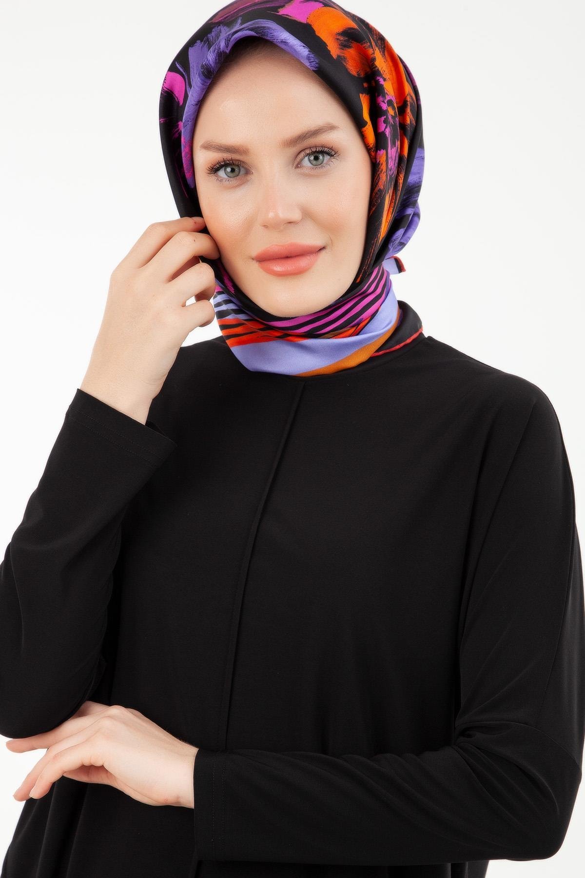ARMİNE TREND Sendi Kumaş Pilise Etekli Bluzlu Takım-Siyah 23KT618