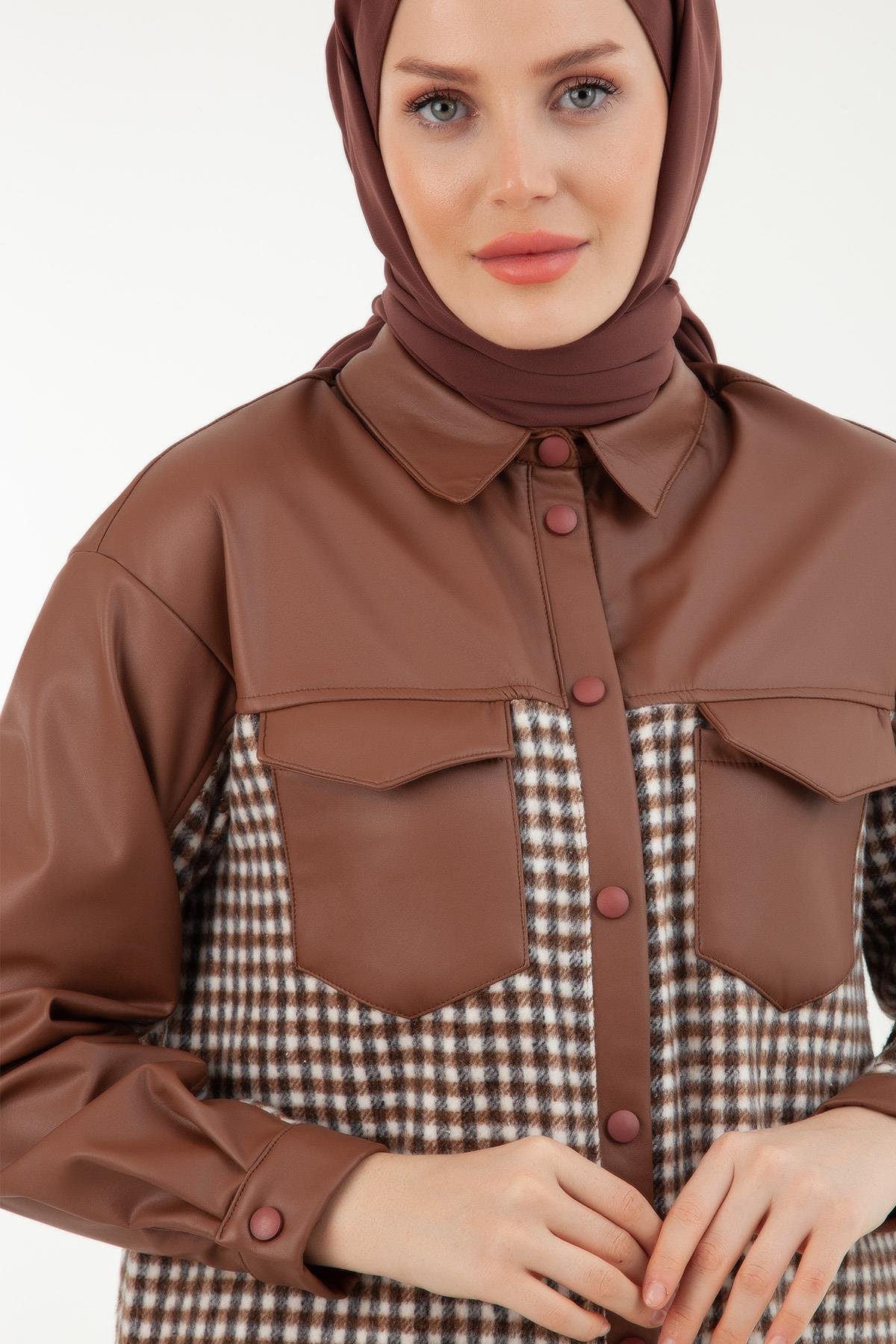 ARMİNE TREND Suni Deri Detaylı Ekose Desenli Çıt Çıtlı Pamuk Karışımlı Tunik-Camel 23KT403