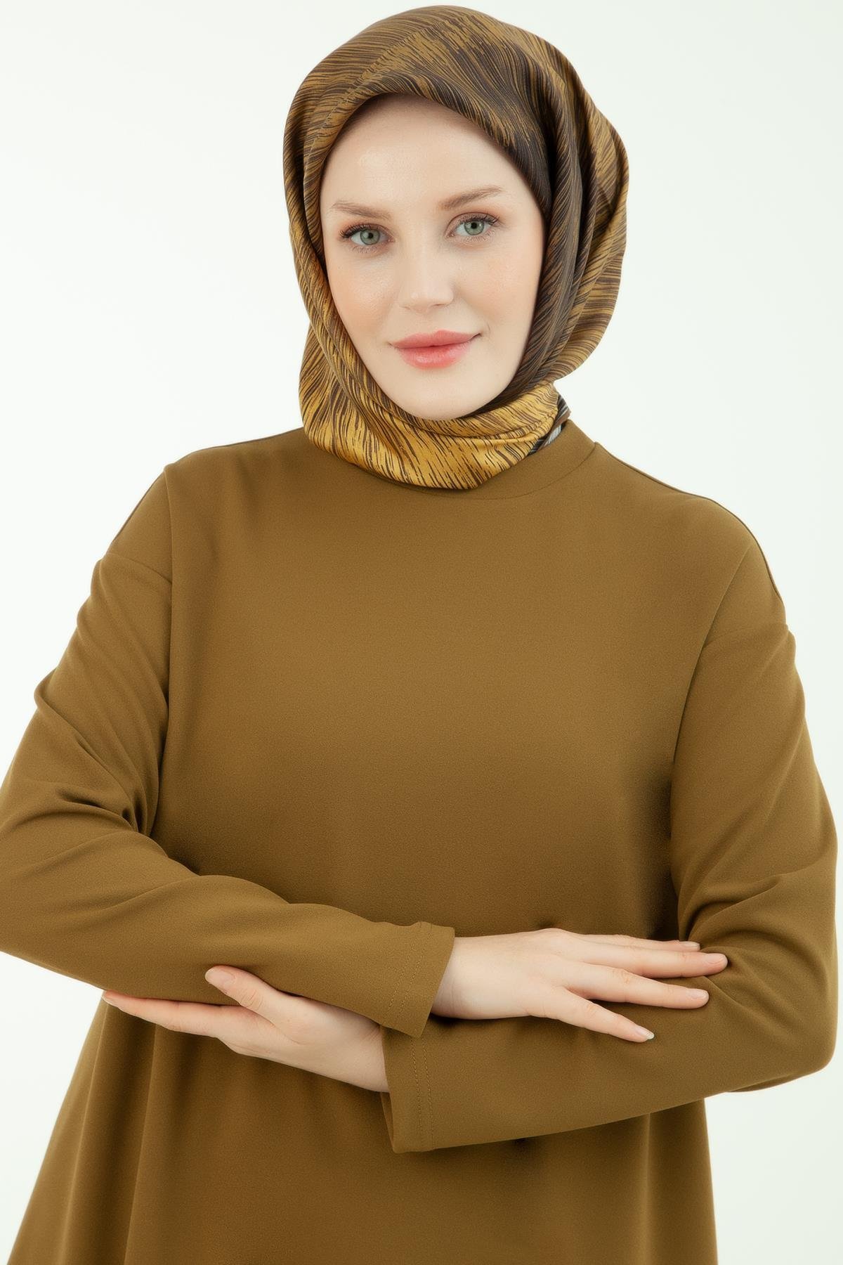 ARMİNE TREND Üçlü Takım Sendi Kumaş Pantolon Beli Lastikli Tunik İç Astarlı  Etek Ucu Piliseli-Y.Yeşil 23KT630