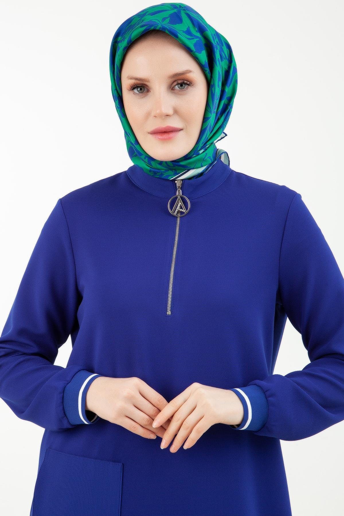 ARMİNE TREND Yakası Fermuarlı Kolları Ribanalı Örme Kumaş Tunik-Saks 23KT439
