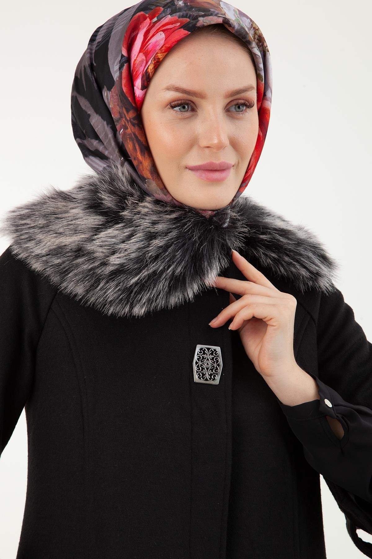 ARMİNE TREND Yakası Kürklü Gizli Düğmeli Cepli Kap-Siyah 22KT750