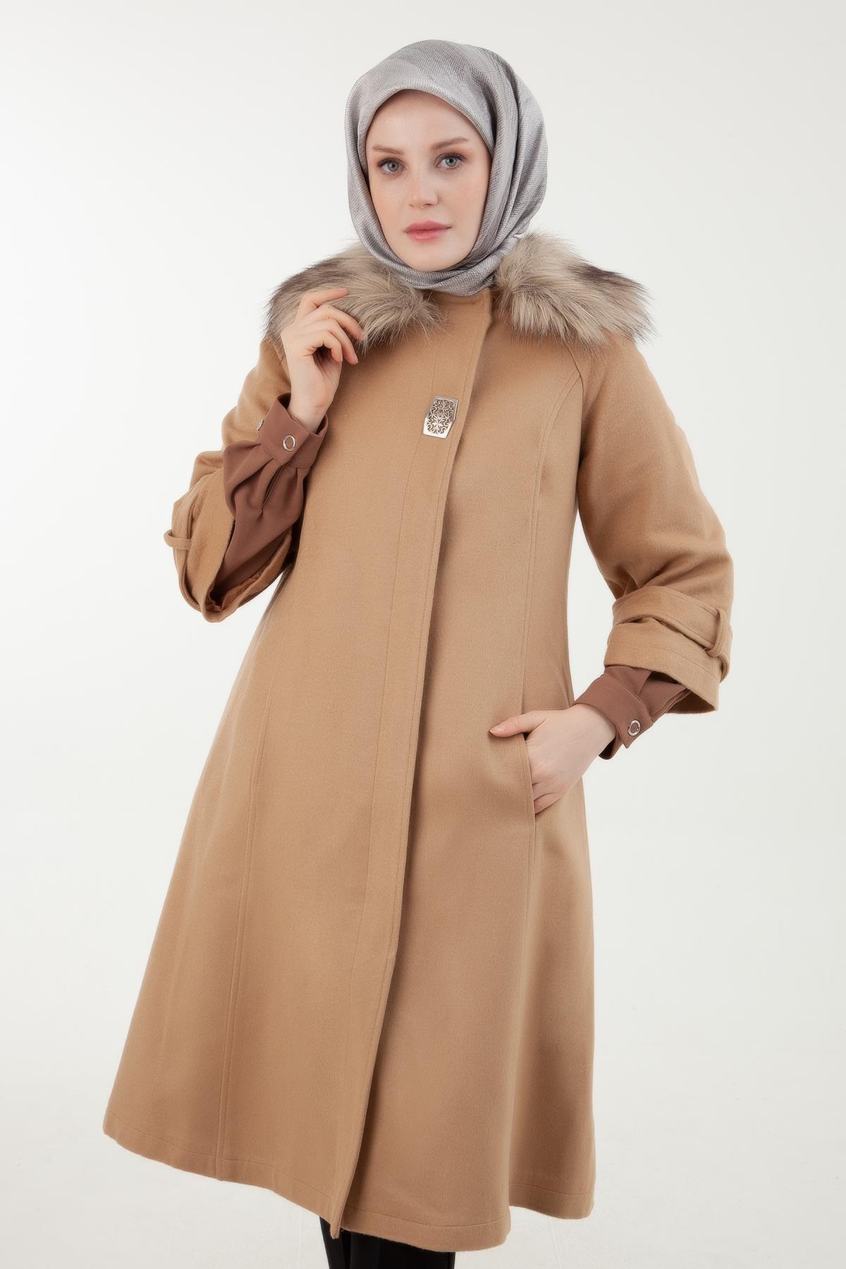 ARMİNE TREND Yakası Kürklü Gizli Düğmeli Cepli Kap-Camel 22KT750