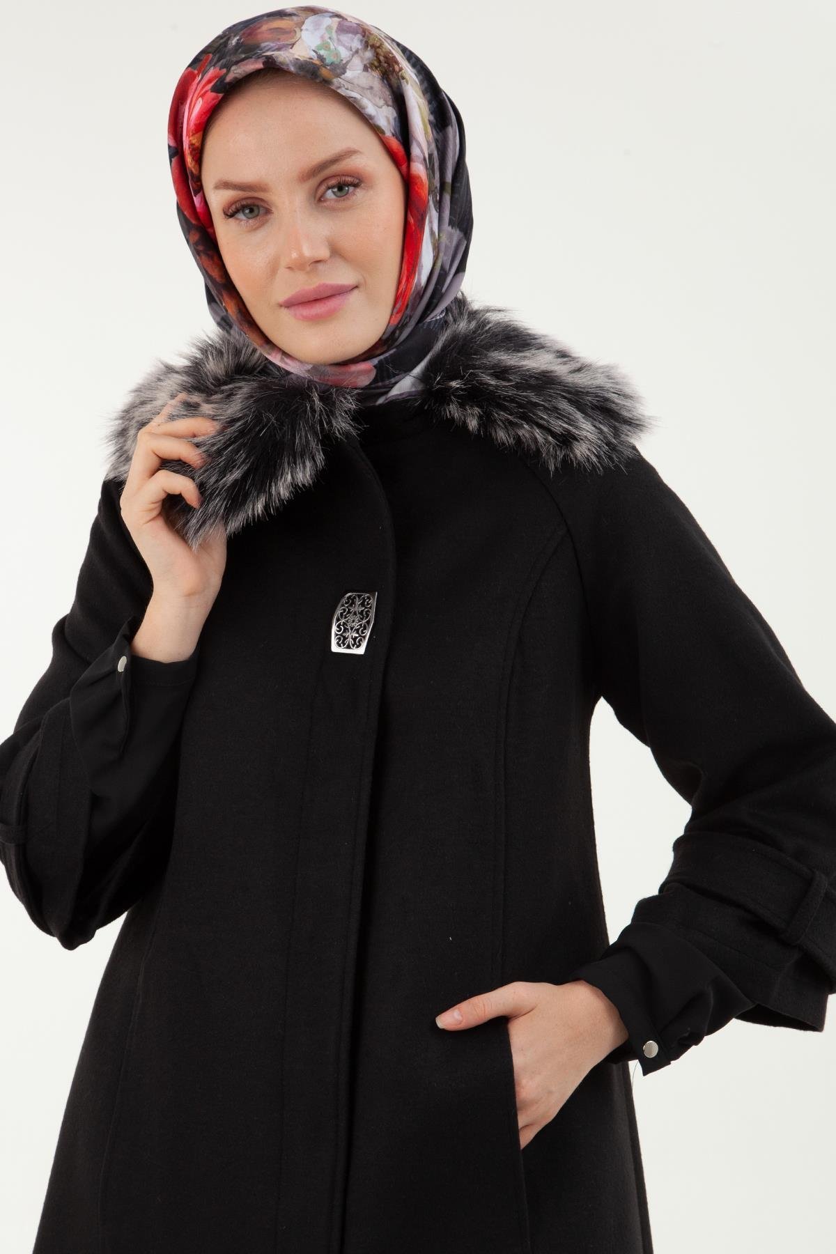 ARMİNE TREND Yakası Kürklü Gizli Düğmeli Cepli Kap-Siyah 22KT750