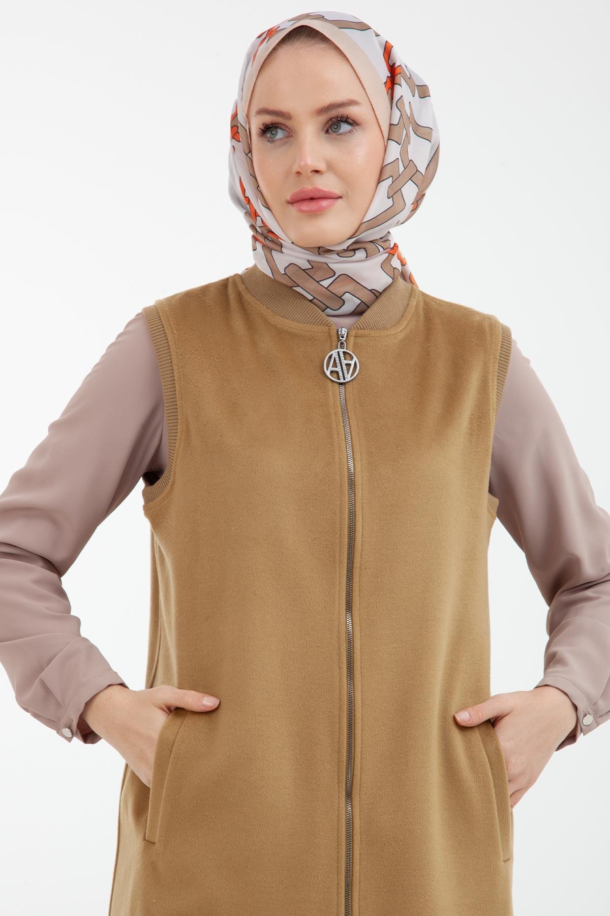 ARMİNE TREND Yakası Ribanalı Yandan Cepli Fermuarlı Kaşe Yelek-Asit 22KT527
