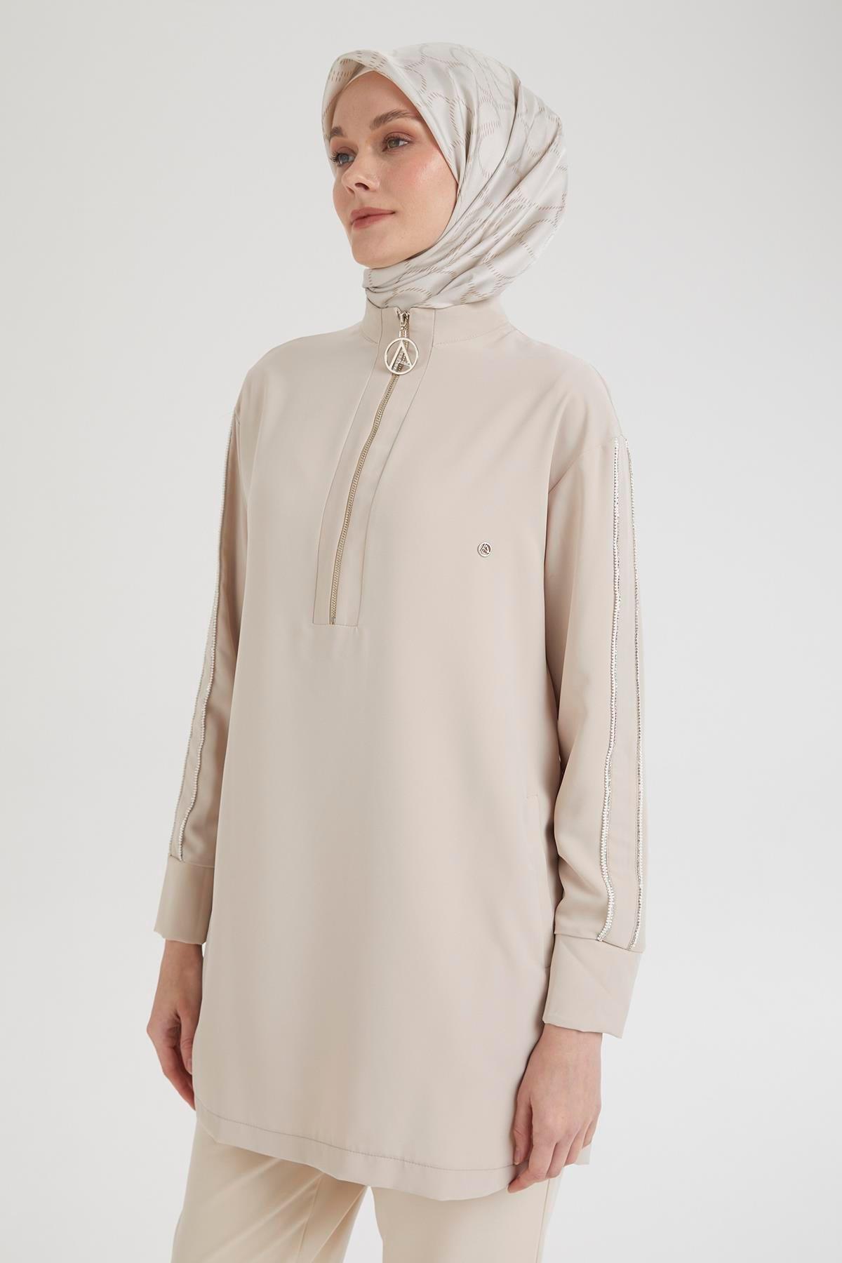 ARMİNE TREND Yakası ve Kolları Ribanalı Yarım Boğaz Fermuarlı Tunik-Camel 25YT412