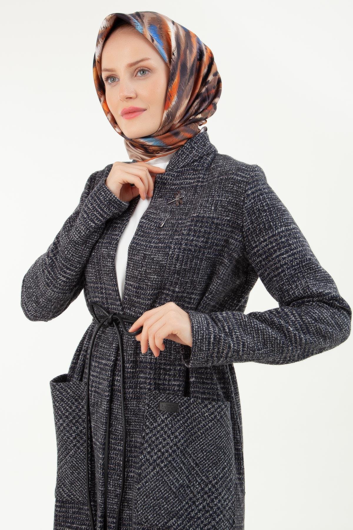 ARMİNE TREND Yanları Cepli Yusufcuk Detaylı Belden Bağlamalı Hırka-Lacivert 23KT519