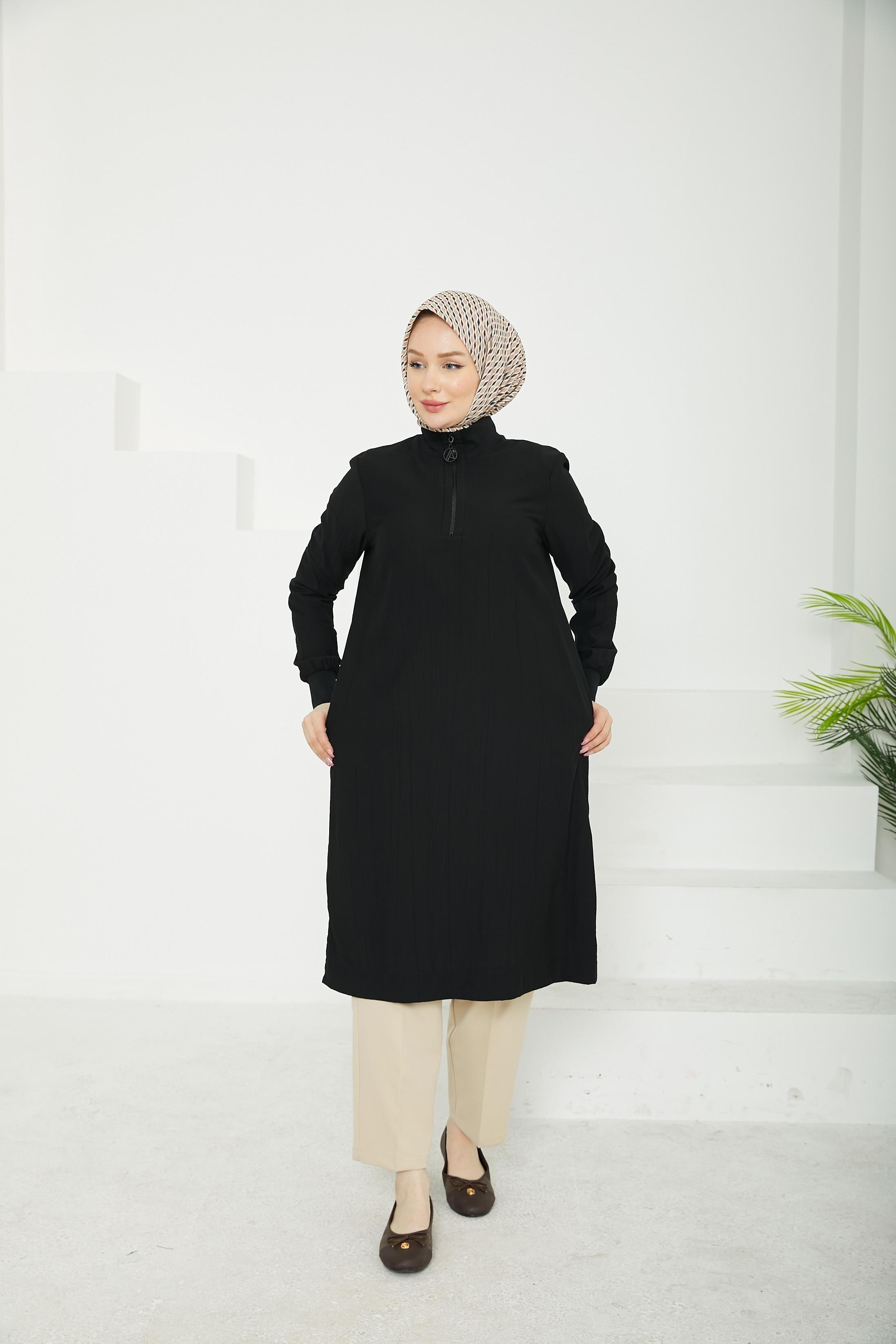 ARMİNE TREND Yarım Fermuarlı Kolları ve Yakası Ribanalı Tunik-Siyah 25YT433