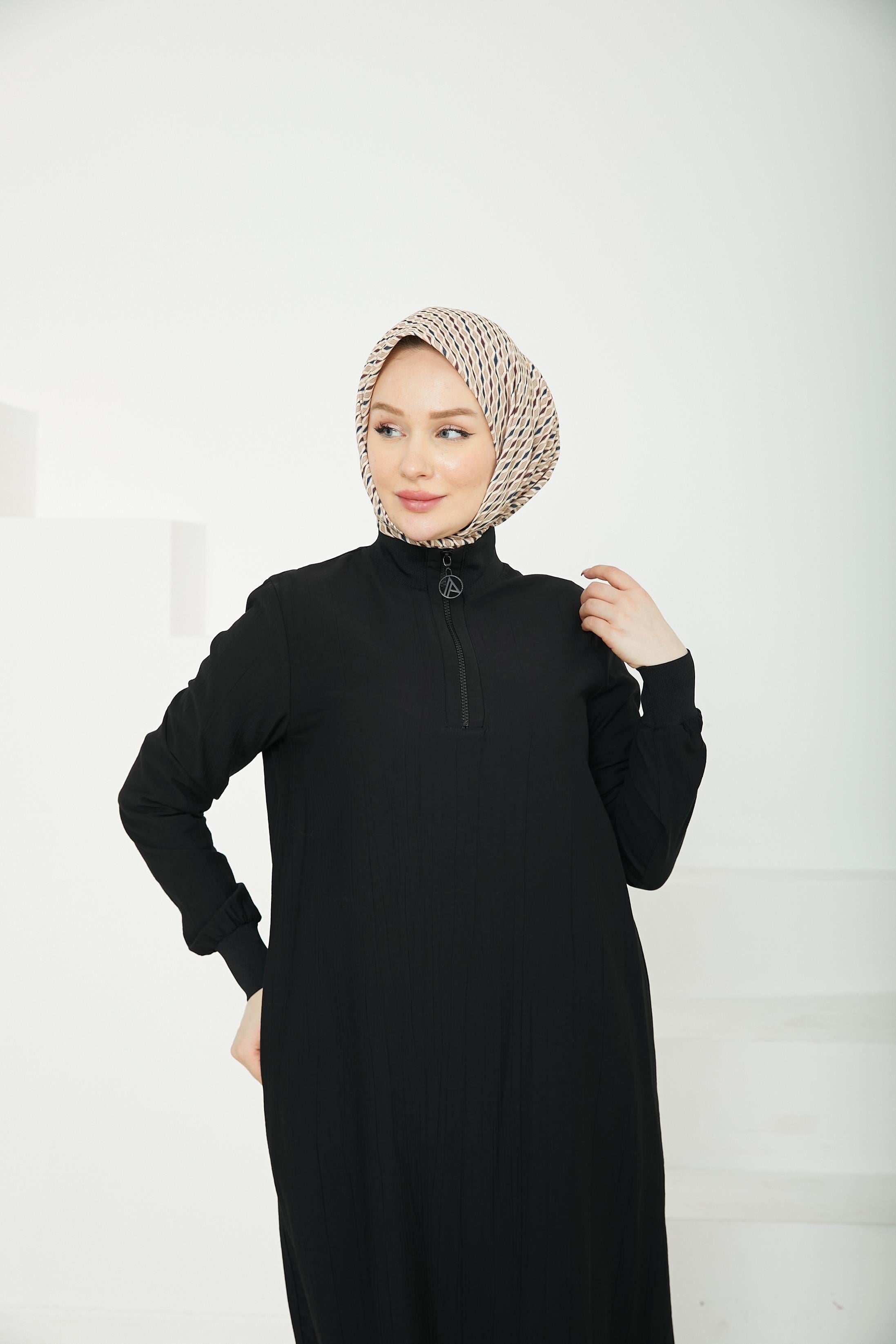 ARMİNE TREND Yarım Fermuarlı Kolları ve Yakası Ribanalı Tunik-Siyah 25YT433
