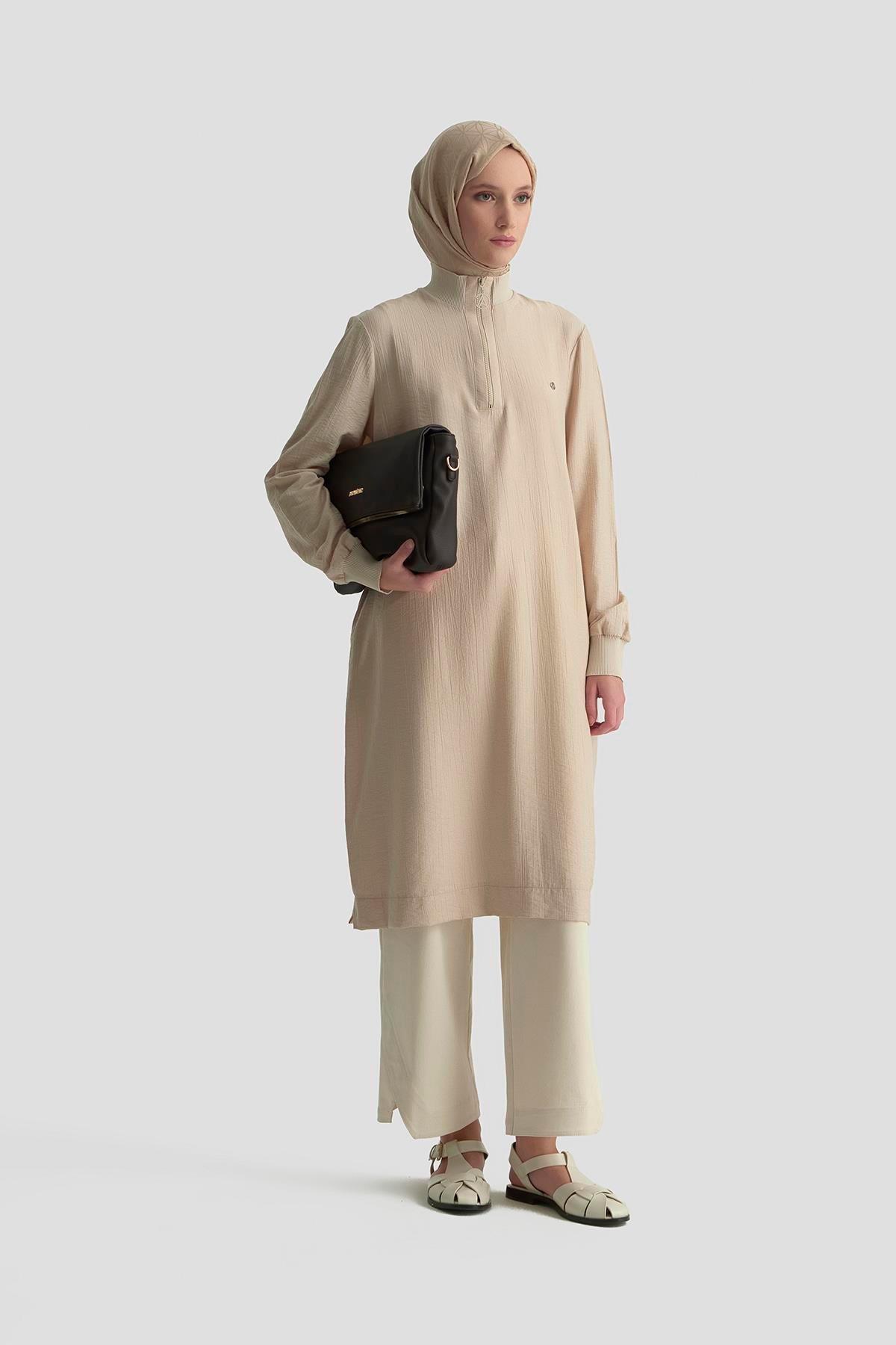 ARMİNE TREND Yarım Fermuarlı Kolları ve Yakası Ribanalı Tunik-Bej-25YT433