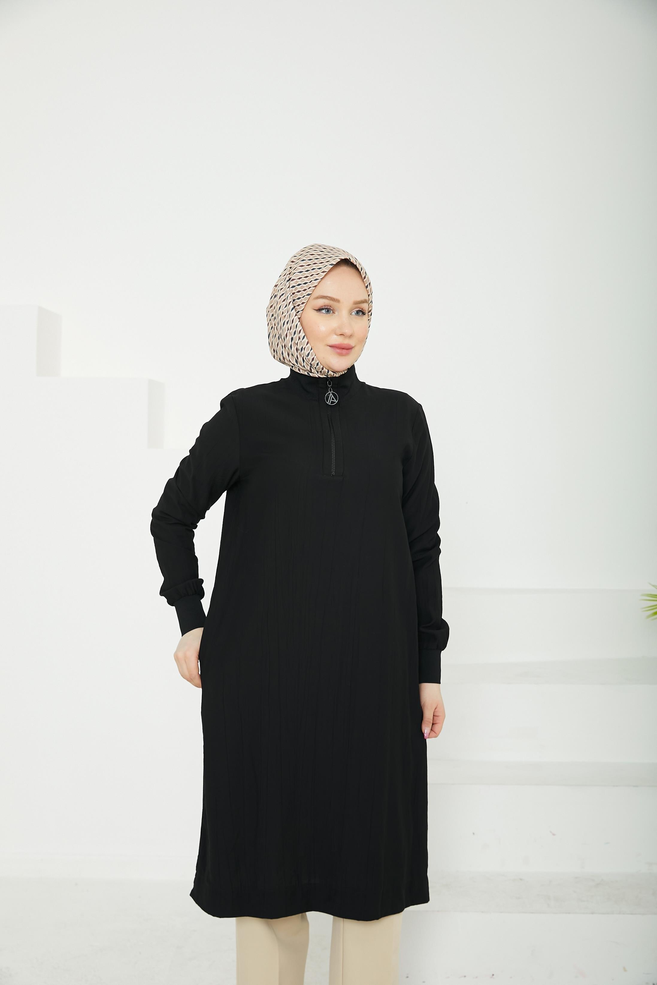 ARMİNE TREND Yarım Fermuarlı Kolları ve Yakası Ribanalı Tunik-Siyah 25YT433