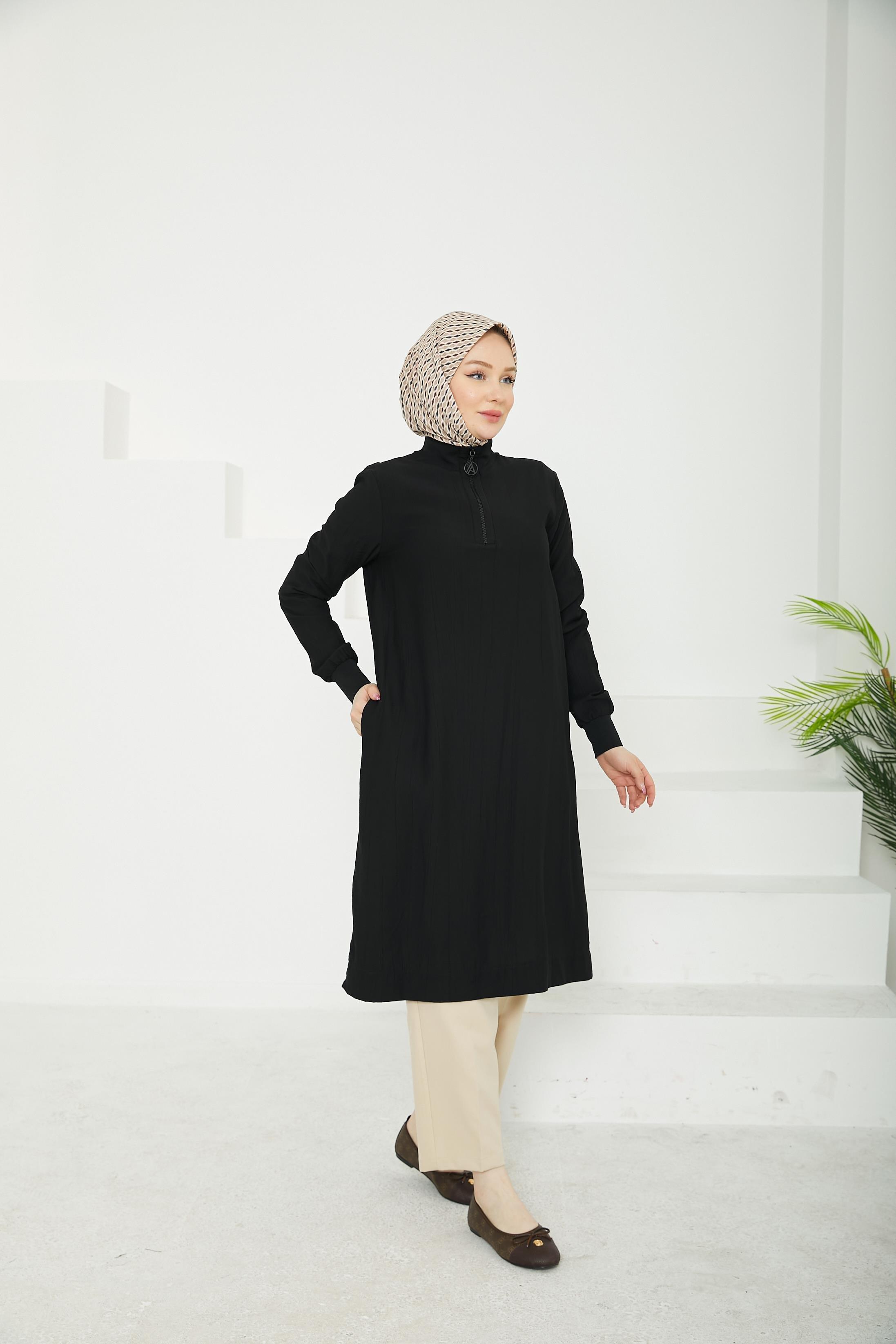 ARMİNE TREND Yarım Fermuarlı Kolları ve Yakası Ribanalı Tunik-Siyah 25YT433