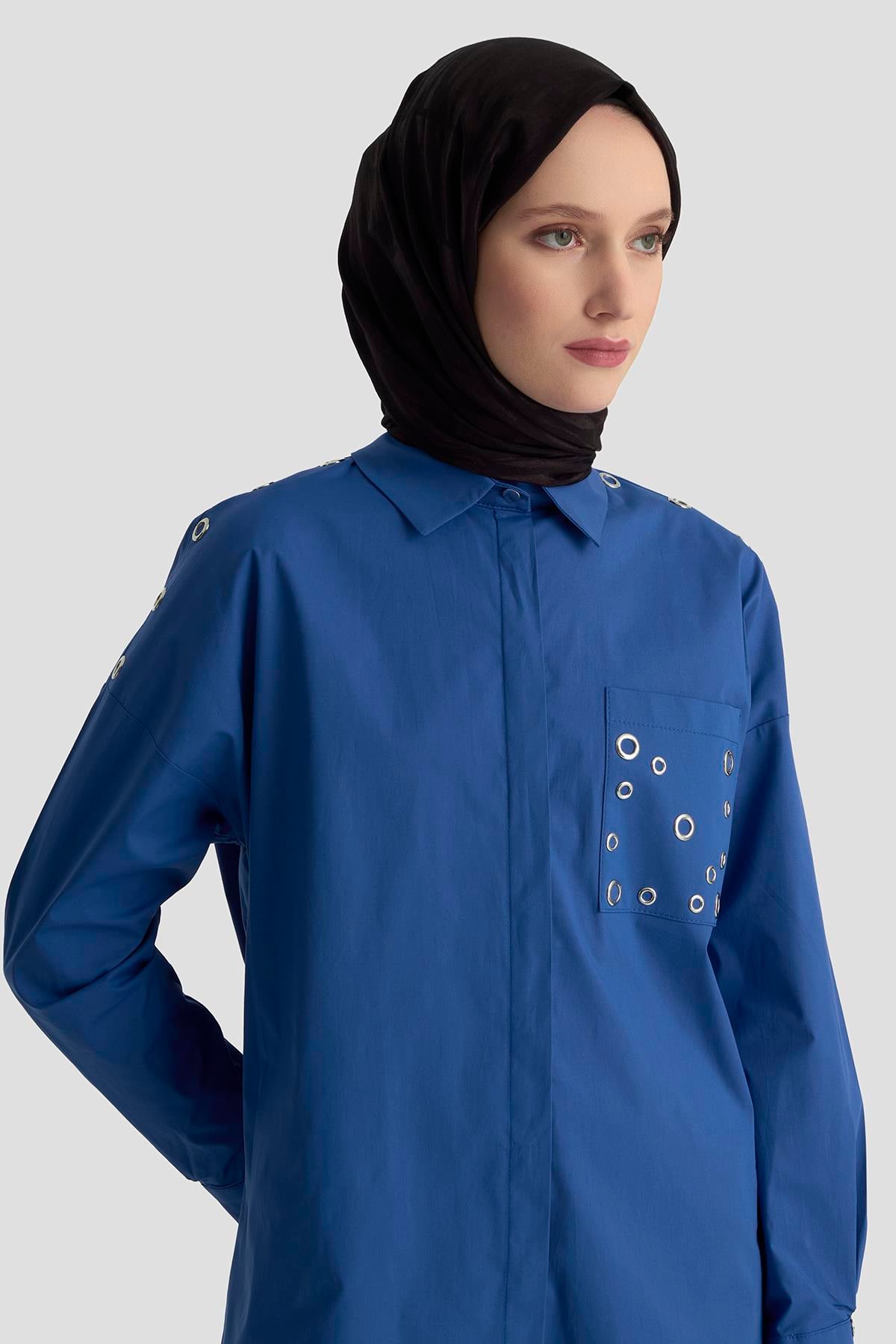 ARMİNE TREND Gizli Düğmeli Kuşgözü Detaylı Gömlek Saks 25KT420