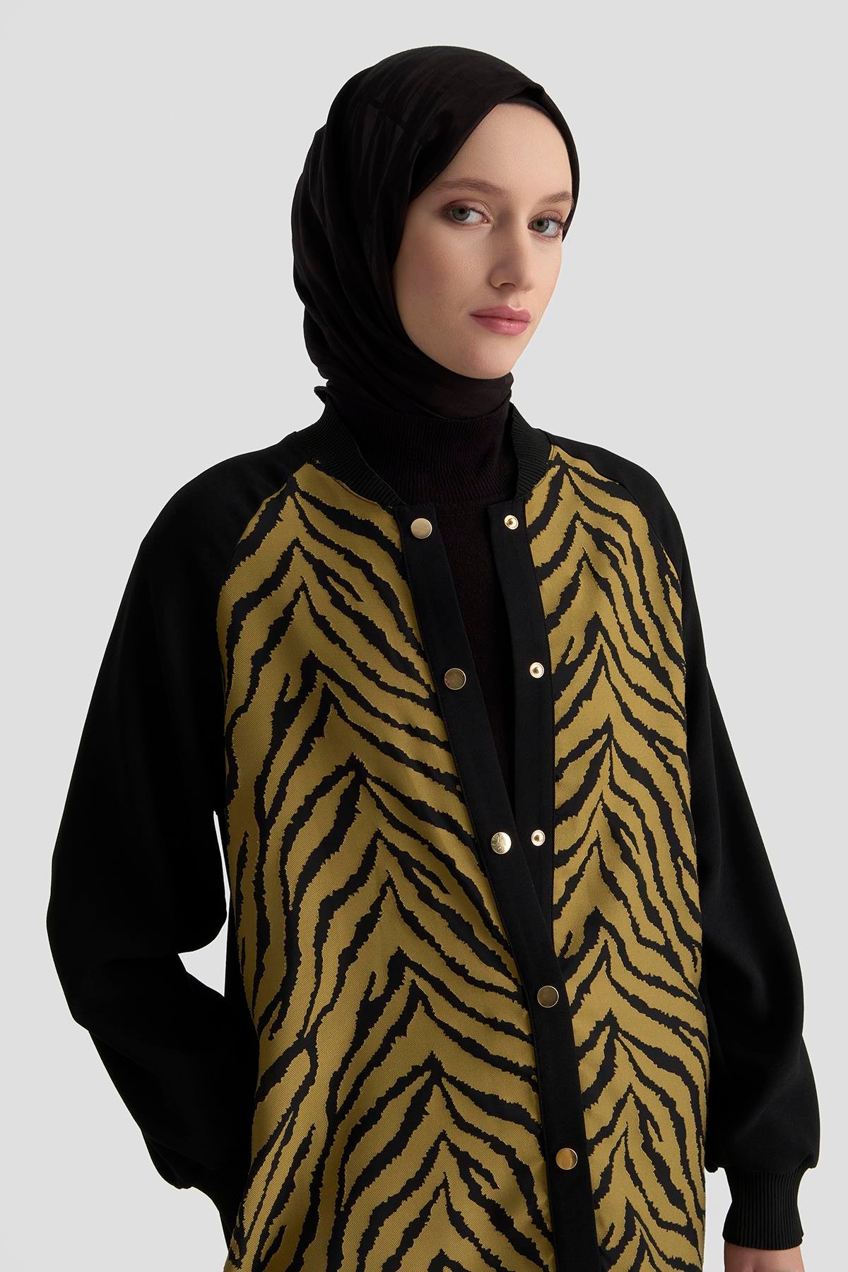 ARMİNE TREND Zebra Desenli Çıtçıtlı Tunik Yağ Yeşili 25KT521
