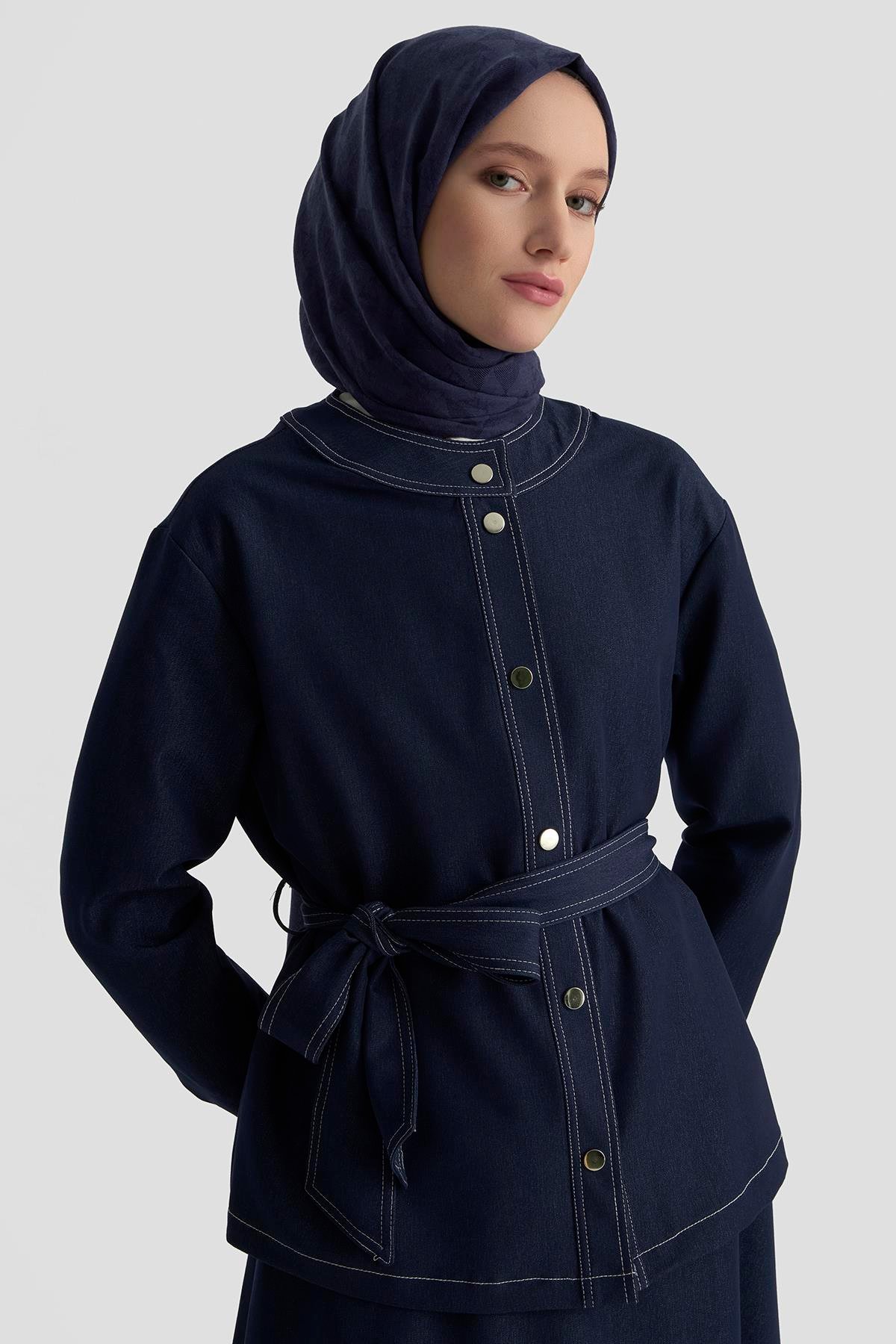 ARMİNE TREND Beli Kuşaklı Çıtçıtlı Biskiklet Yakalı Etekli Takım İndigo 25KT607