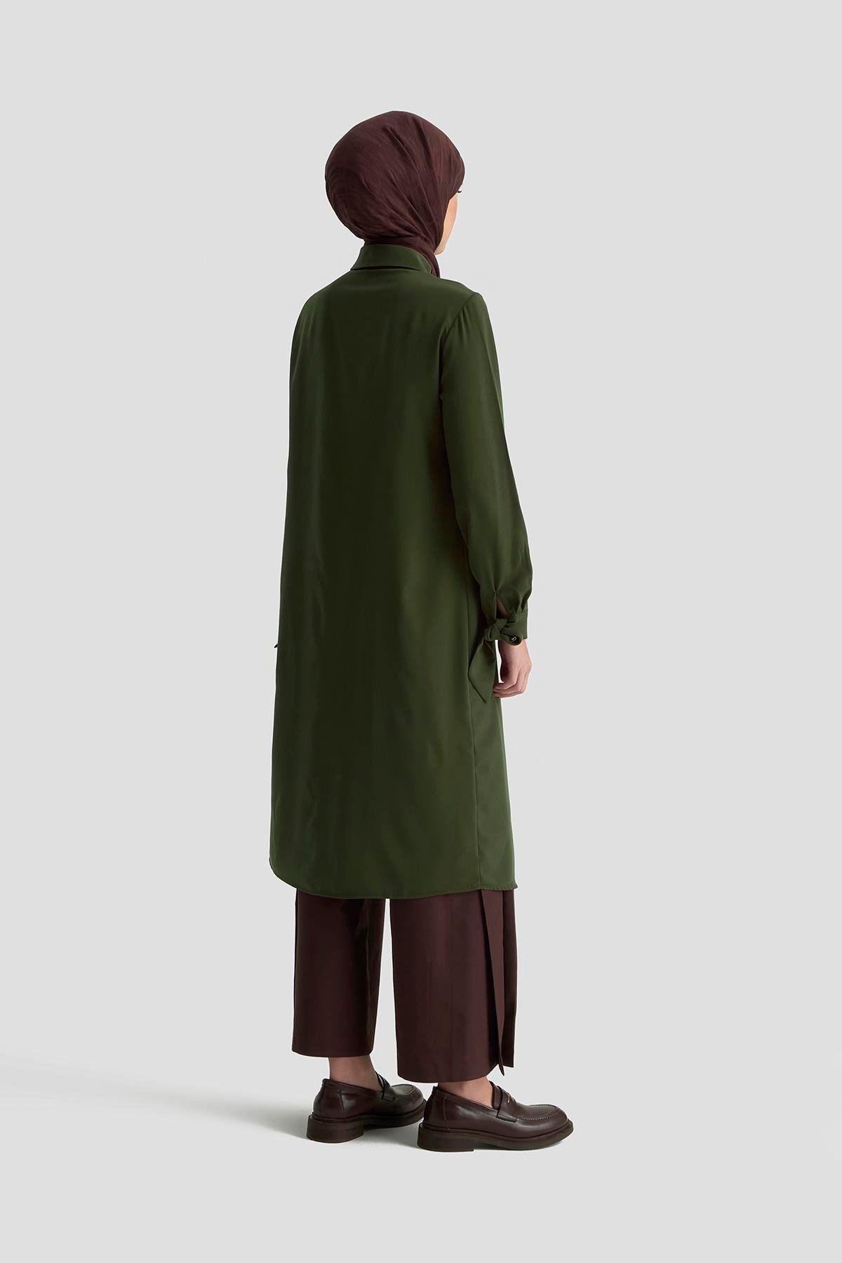 ARMİNE TREND Gizli Düğmeli Kol Detaylı Gömlek Yakalı Tunik Haki 25YT4158