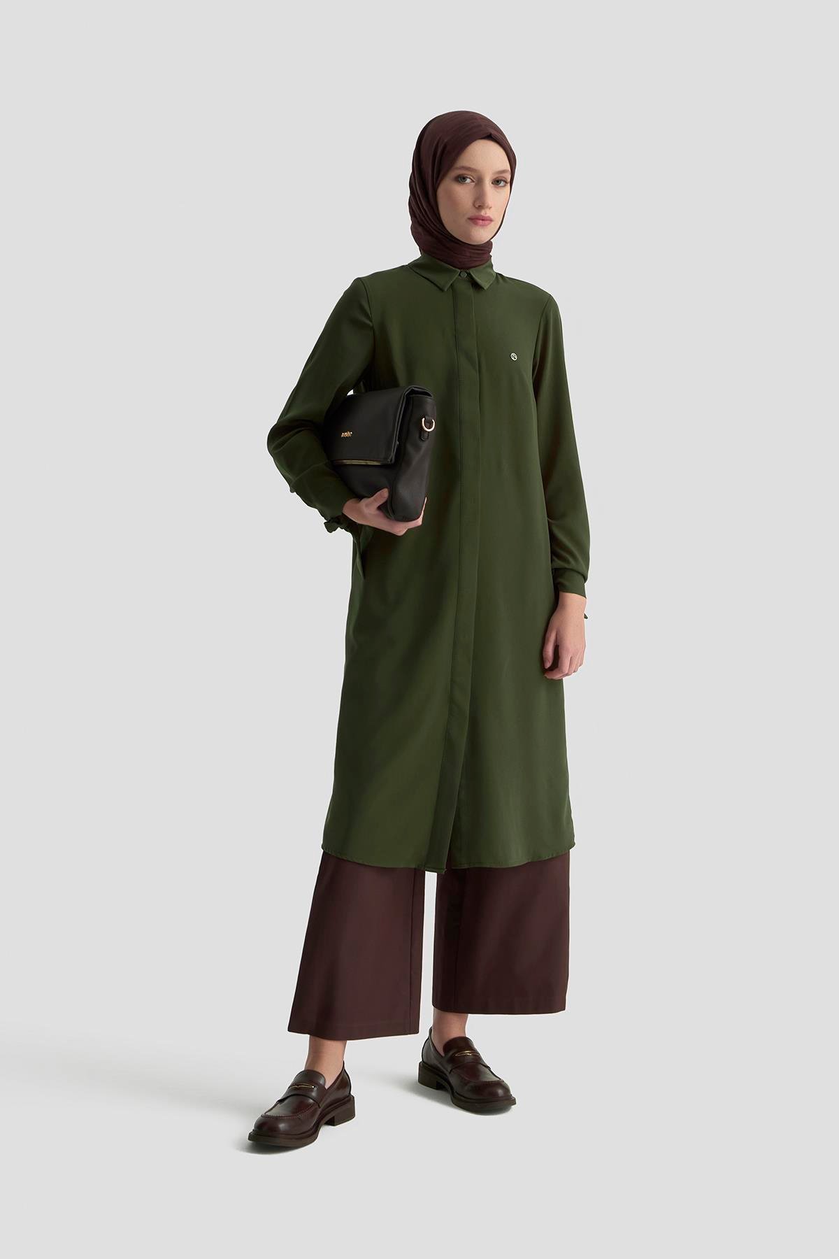 ARMİNE TREND Gizli Düğmeli Kol Detaylı Gömlek Yakalı Tunik Haki 25YT4158
