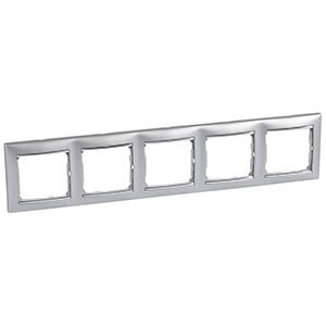 LEGRAND 770355Legrand Çerçeveler - Beşli - Alüminyum / Gümüş bantlıLegrand Çerçeveler - Beşli - Alüminyum - Gümüş bantlı{ubercoelektromarket}