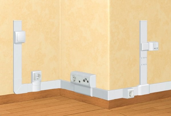 LEGRAND 030027Legrand DLPlus İnce Kanal - 40x20mm, Orta Bölmesiz, 2,1mLegrand DLPlus İnce Kanal - 40x20mm, Orta Bölmesiz, 2,1m{ubercoelektromarket}