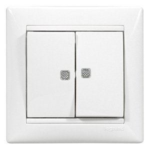 LEGRAND 774213Legrand Işıklı Kumanda Mekanizmaları - Uyarıcılı komütatör - BeyazLegrand Işıklı Kumanda Mekanizmaları - Uyarıcılı komütatör{ubercoelektromarket}