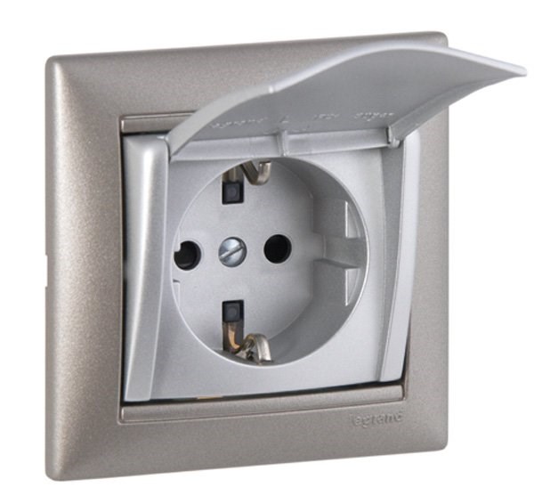 LEGRAND 770122Legrand Valena Kapaklı Çocuk korumalı topraklı priz 10/16 A - 250V AC AlüminyumLegrand Prizler - Kapaklı çocuk korumalı topraklı priz{ubercoelektromarket}